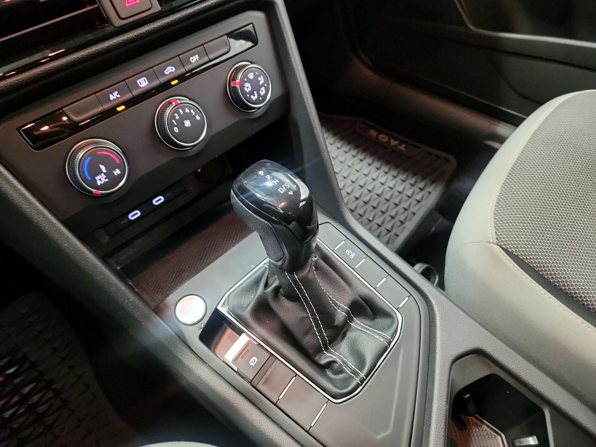 Thumbnail: 2022 Volkswagen Taos - 17