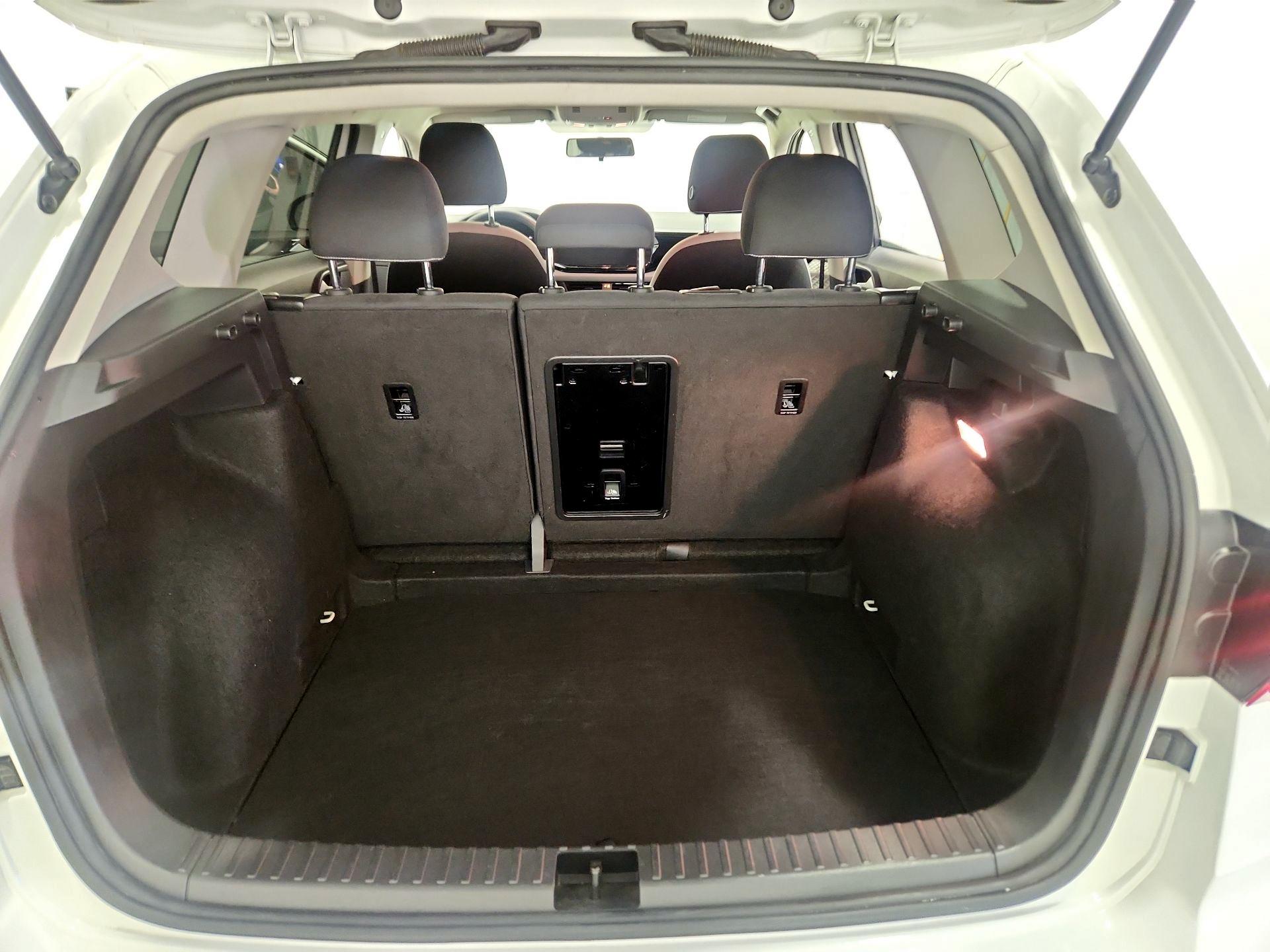 Thumbnail: 2022 Volkswagen Taos - 20