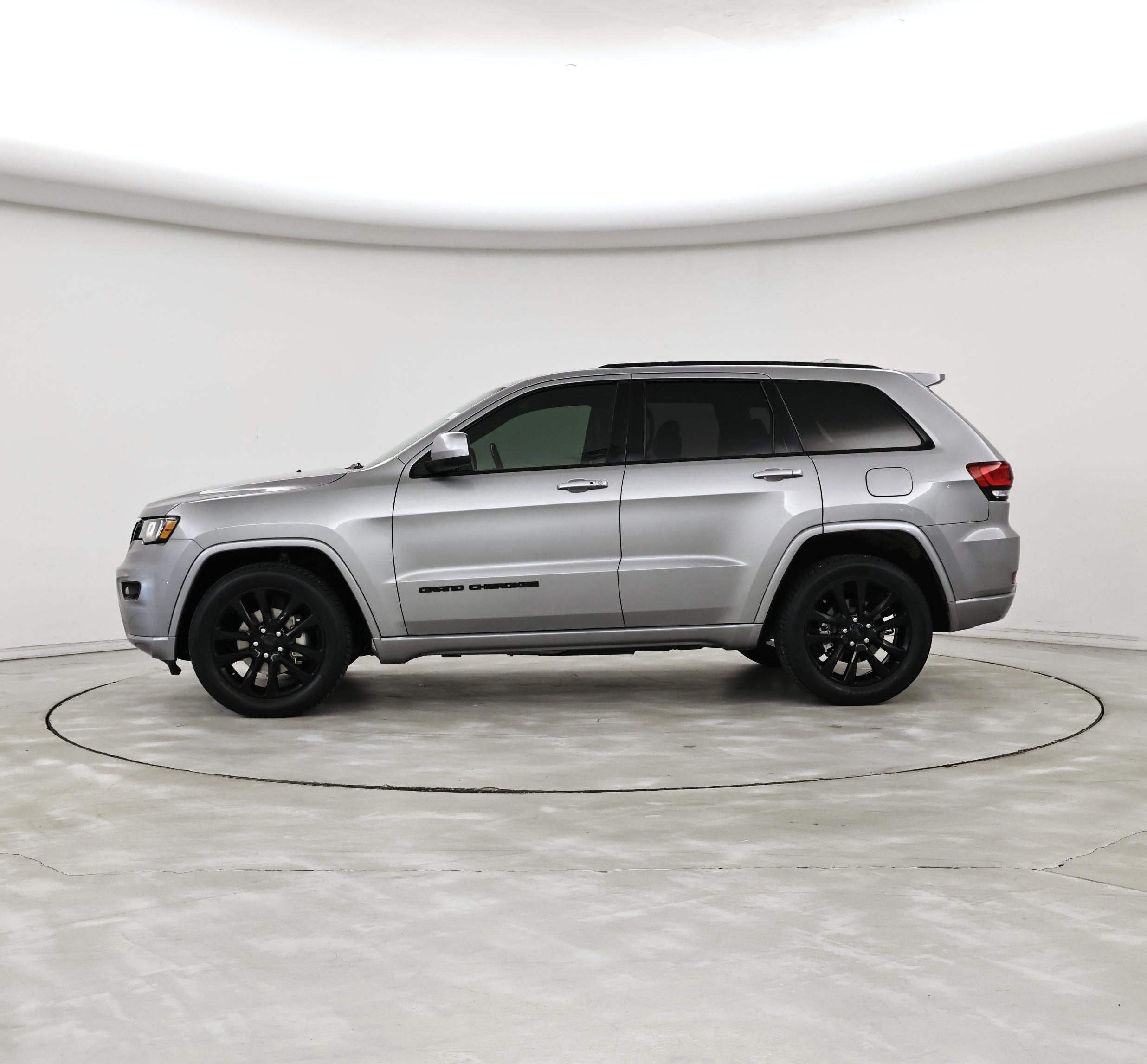 Thumbnail: 2020 Jeep Grand Cherokee - 3