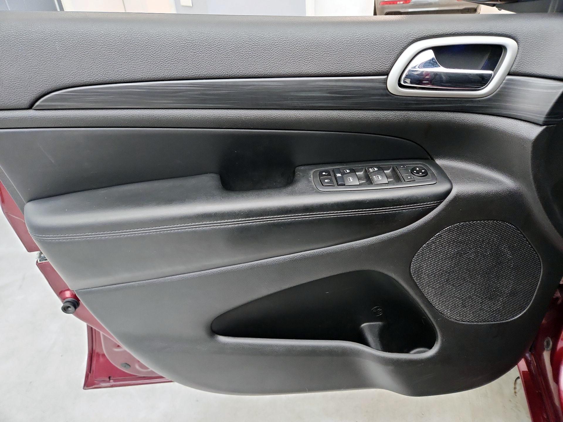 Thumbnail: 2020 Jeep Grand Cherokee - 12