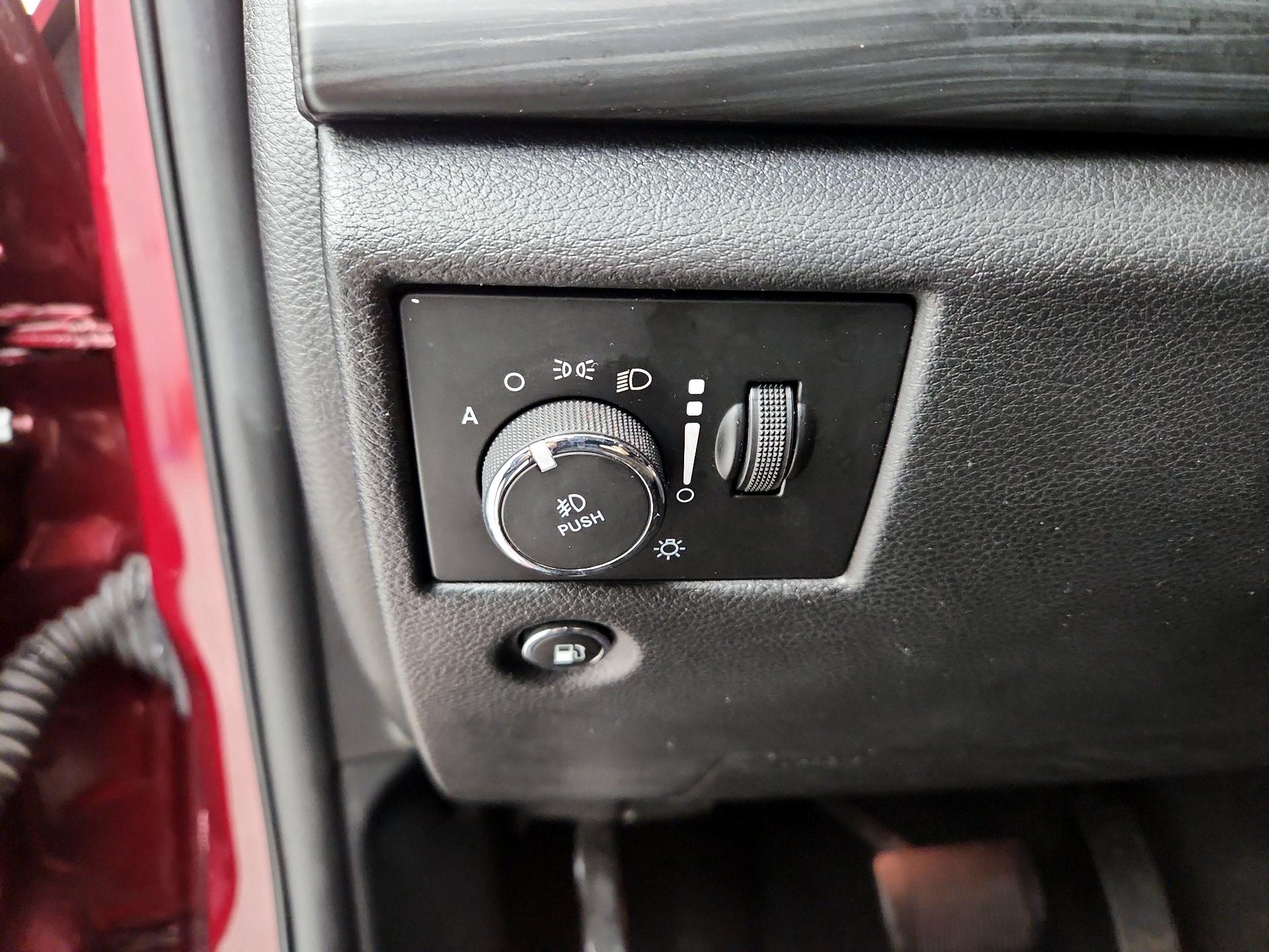 Thumbnail: 2020 Jeep Grand Cherokee - 13