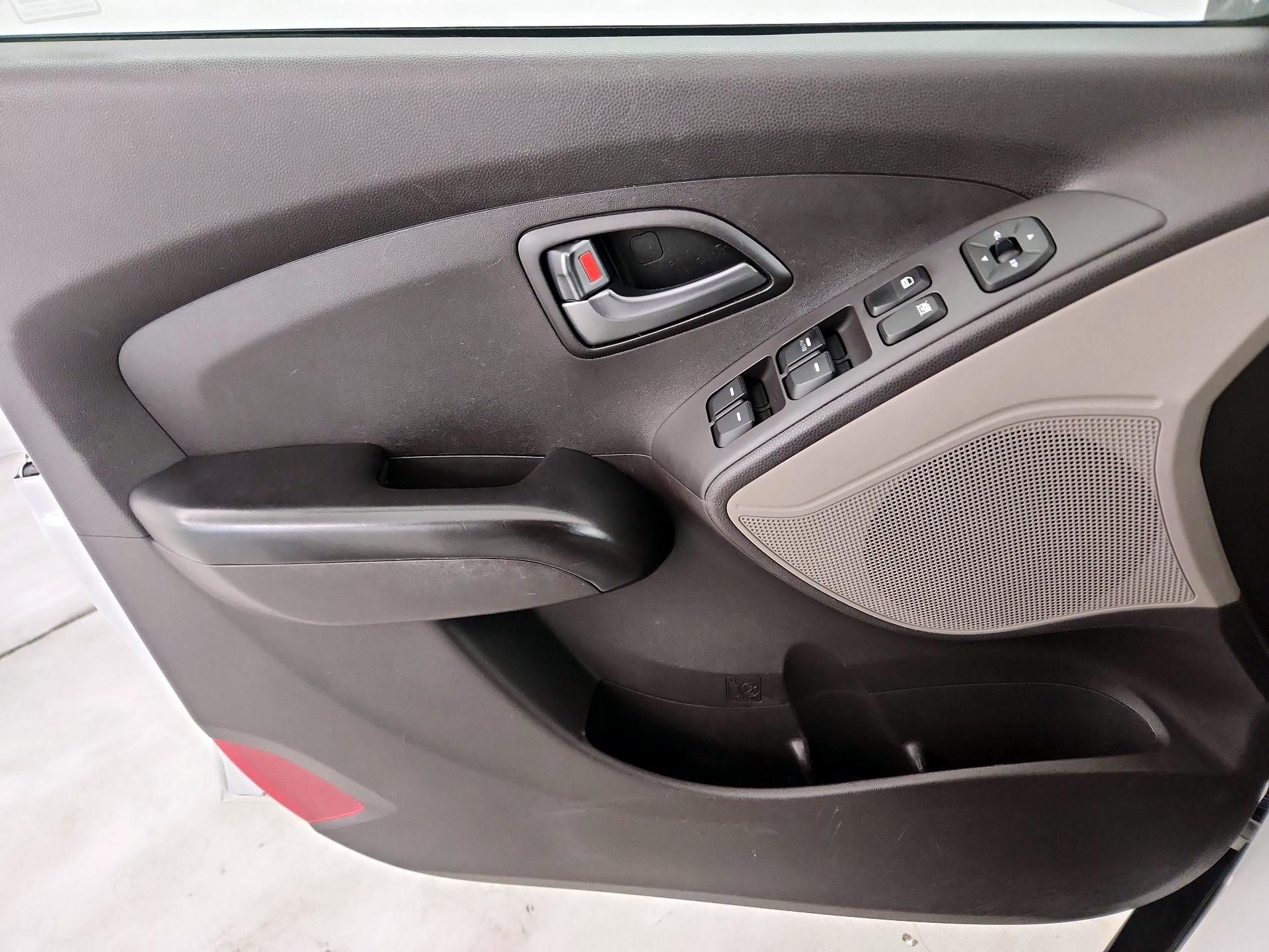 Thumbnail: 2014 Hyundai Tucson - 12