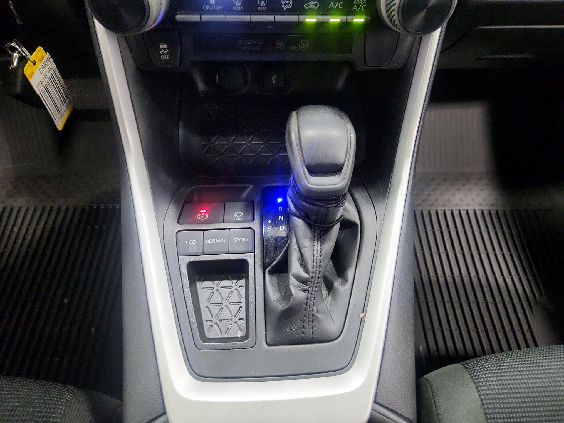 Thumbnail: 2022 Toyota RAV4 - 17