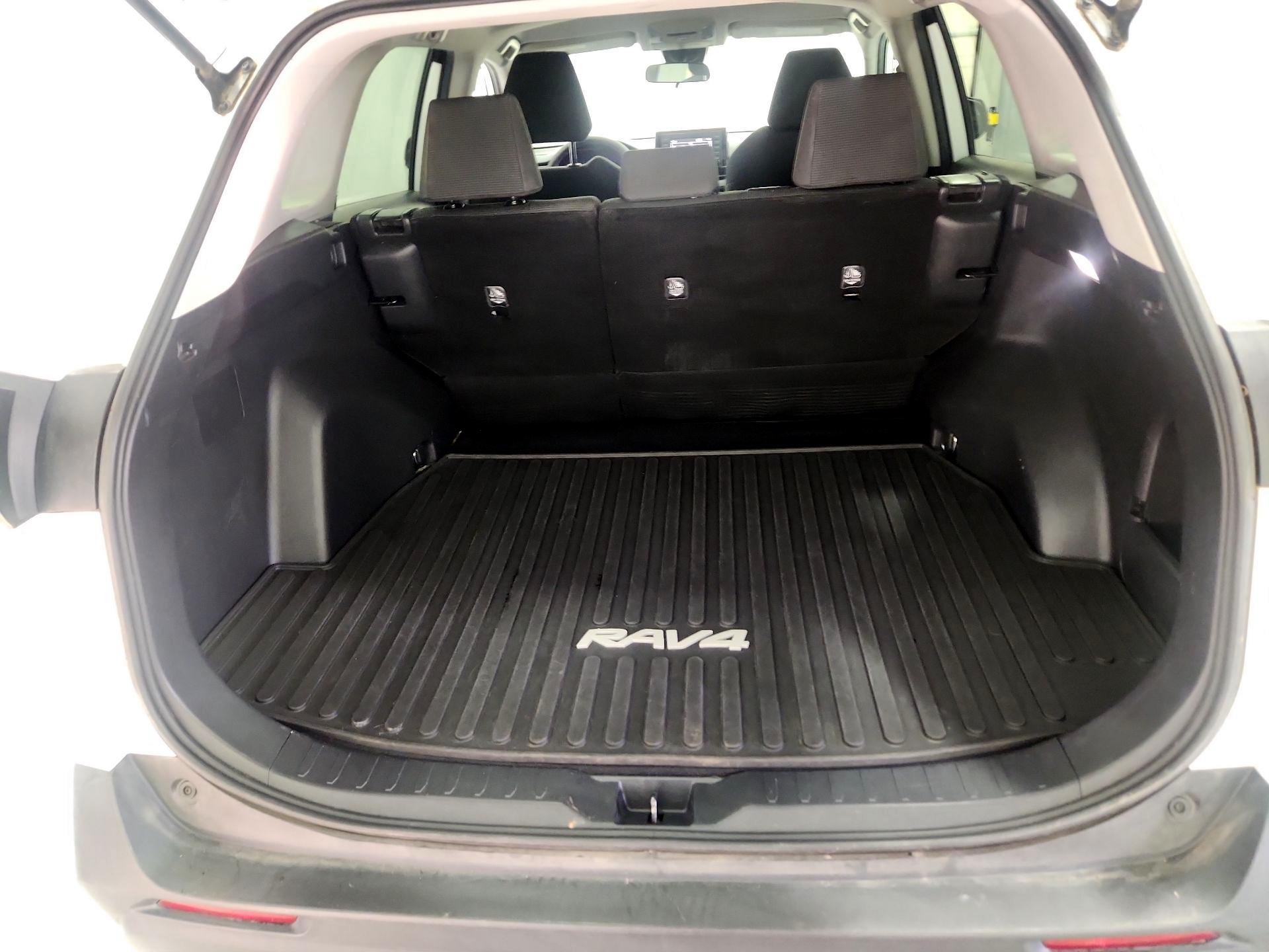 Thumbnail: 2022 Toyota RAV4 - 20