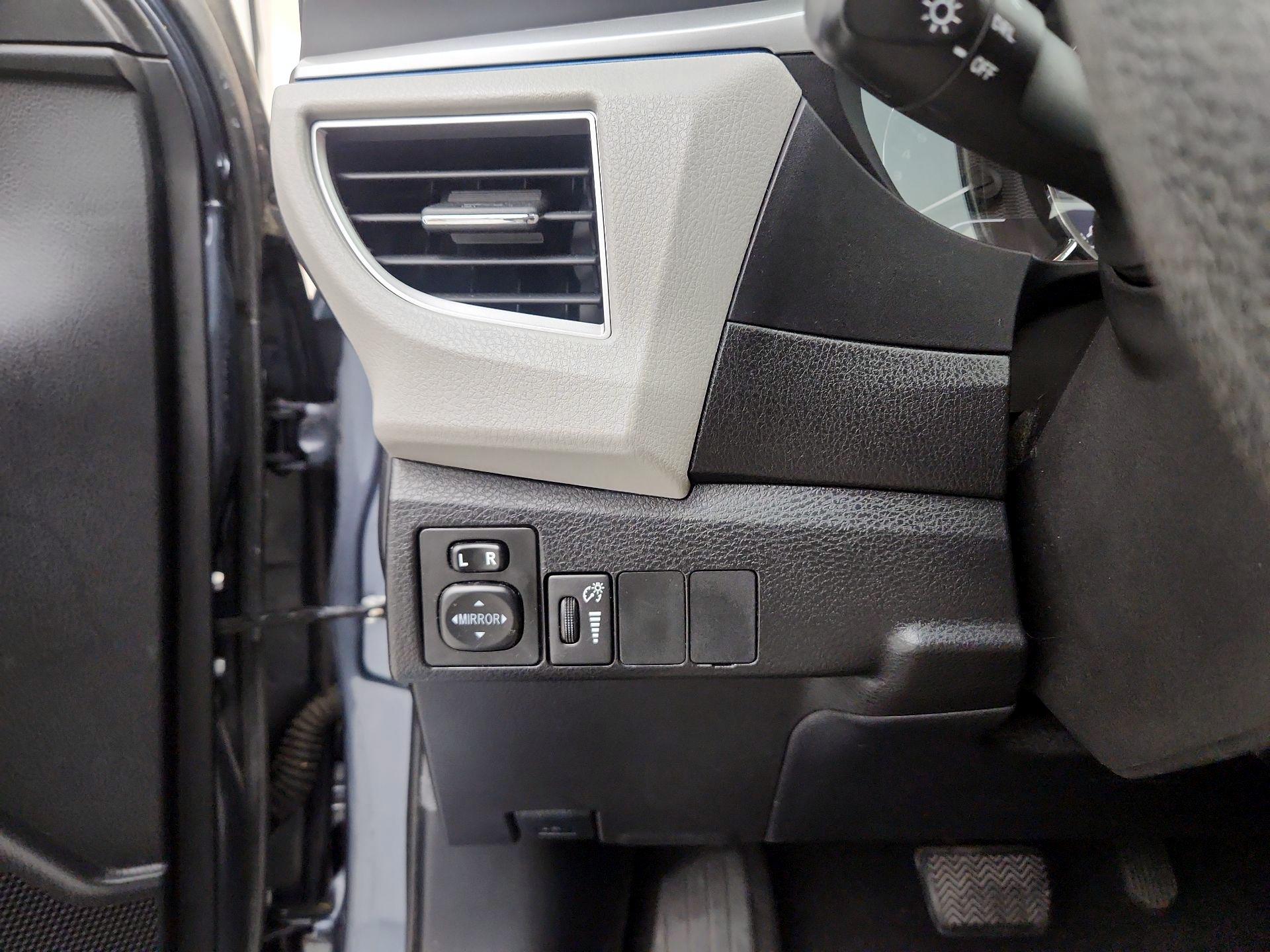 Thumbnail: 2015 Toyota Corolla - 13