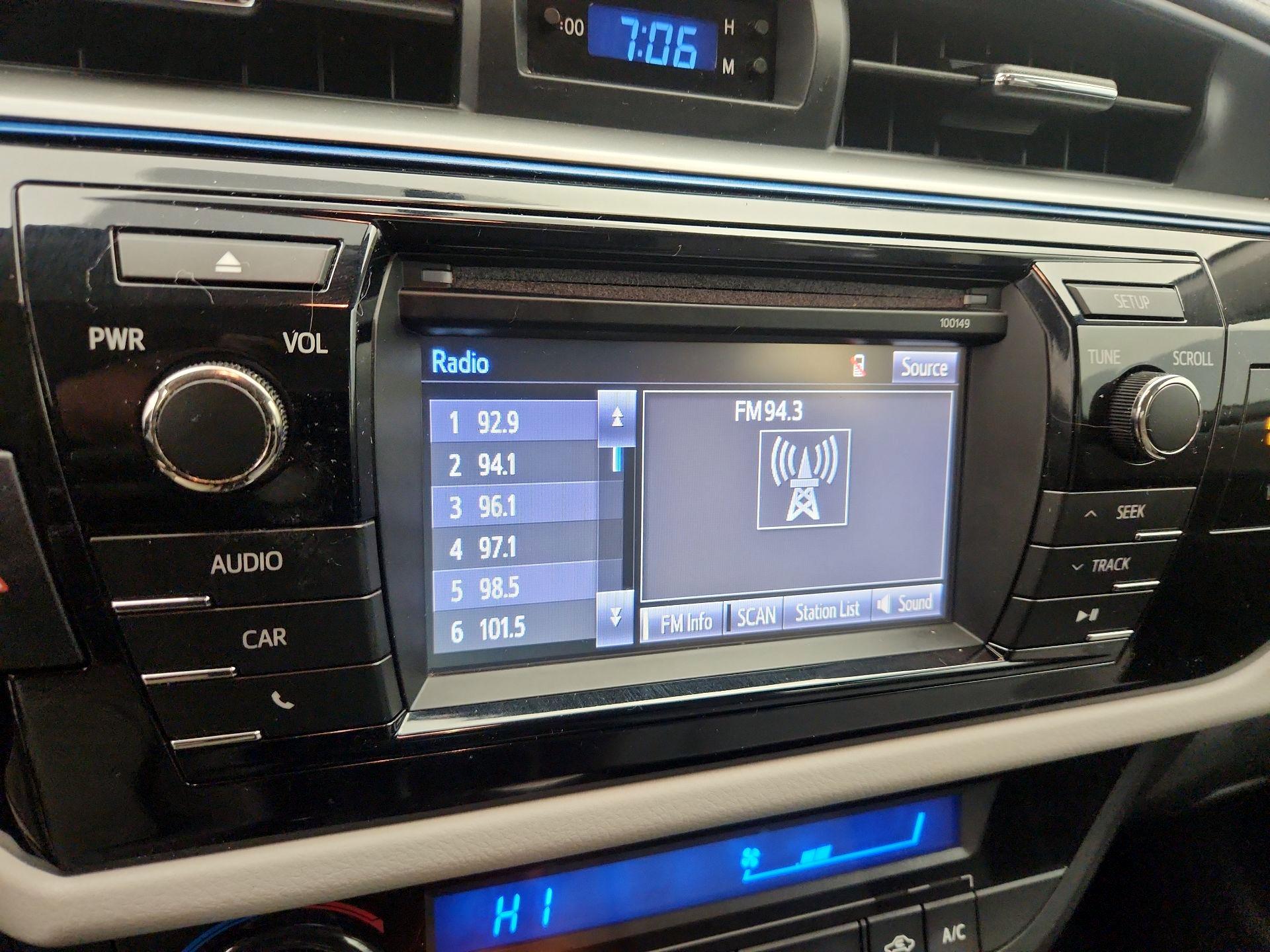 Thumbnail: 2015 Toyota Corolla - 15