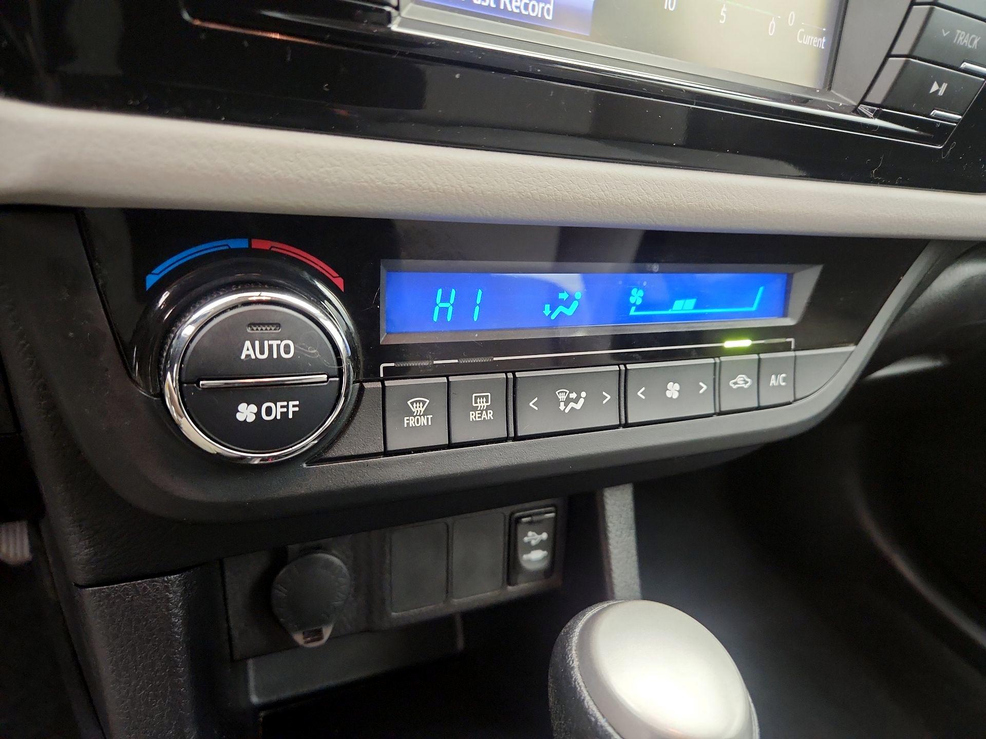 Thumbnail: 2015 Toyota Corolla - 16