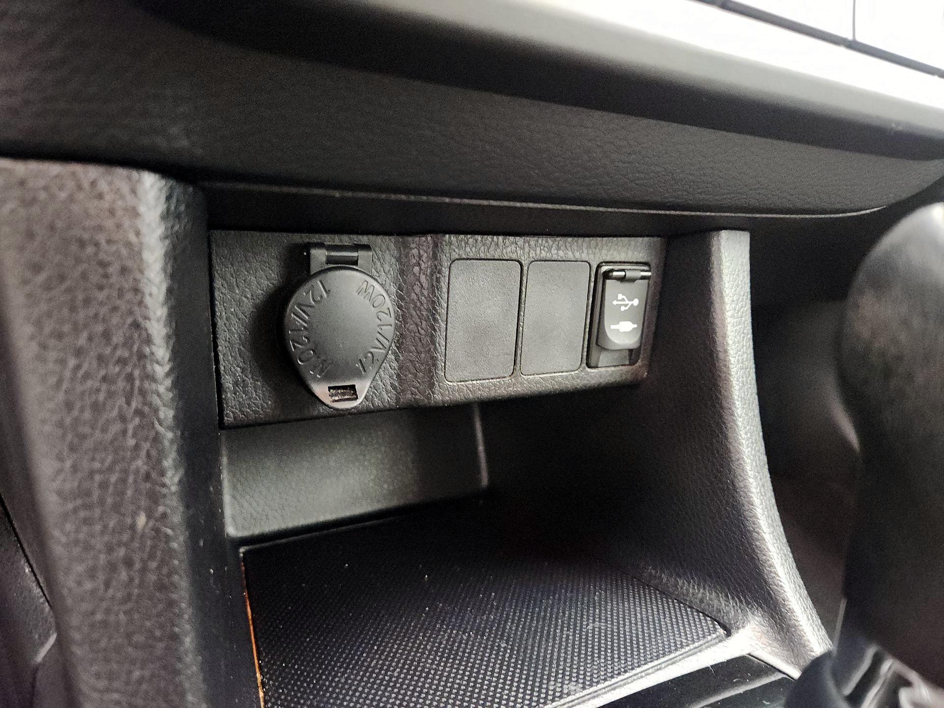 Thumbnail: 2015 Toyota Corolla - 18