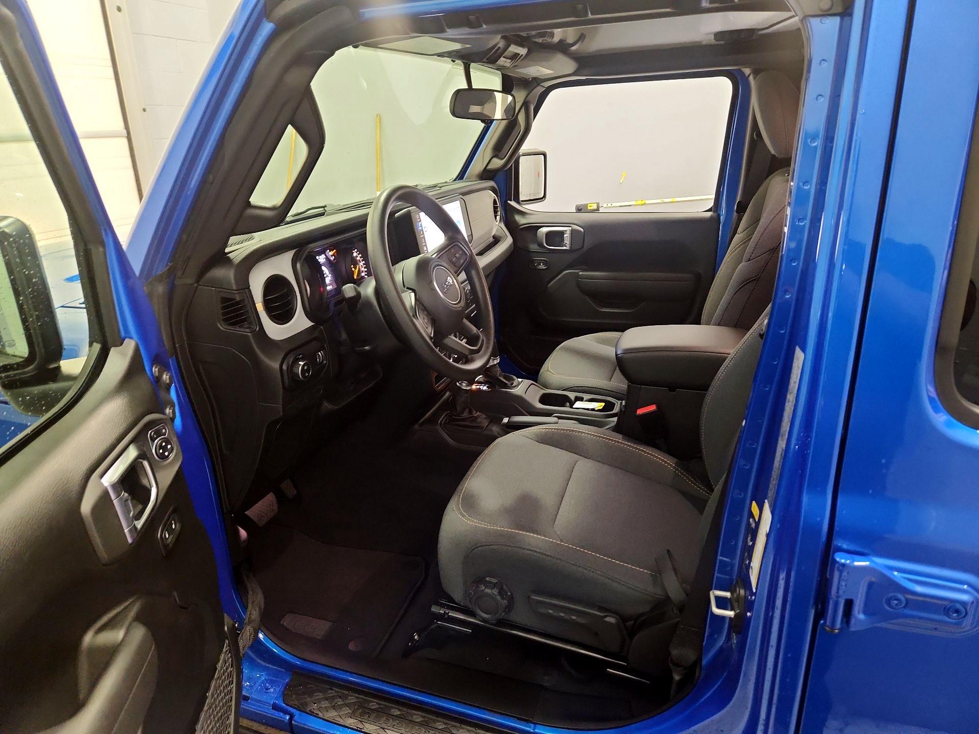 Thumbnail: 2025 Jeep Gladiator - 11