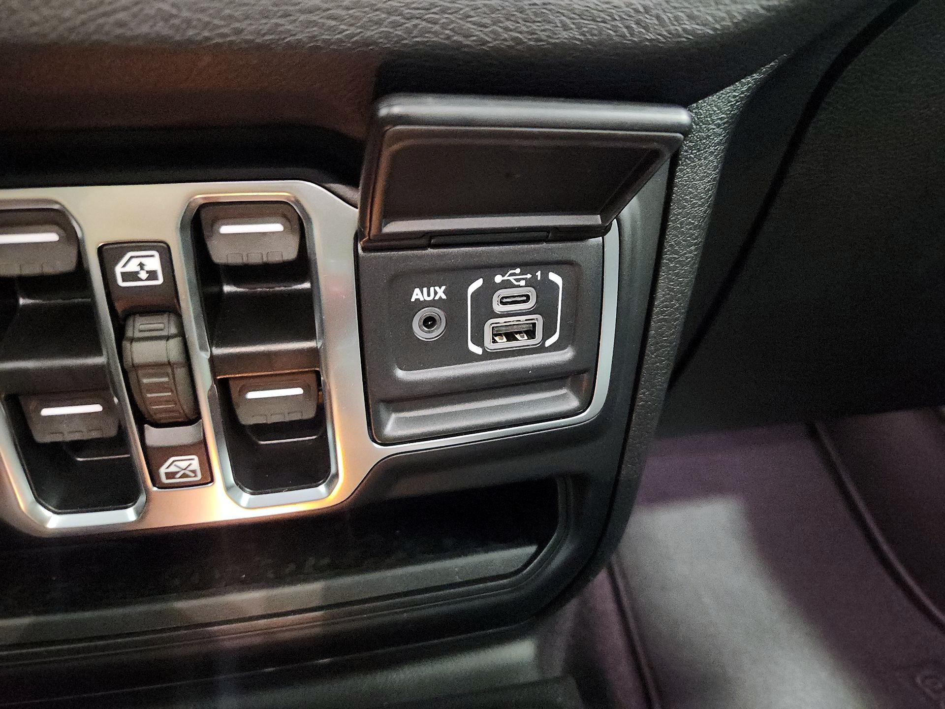 Thumbnail: 2025 Jeep Gladiator - 18