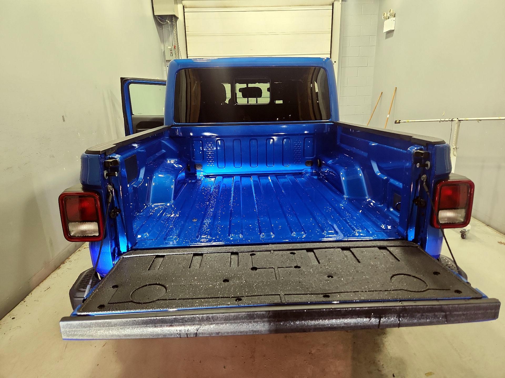 Thumbnail: 2025 Jeep Gladiator - 20