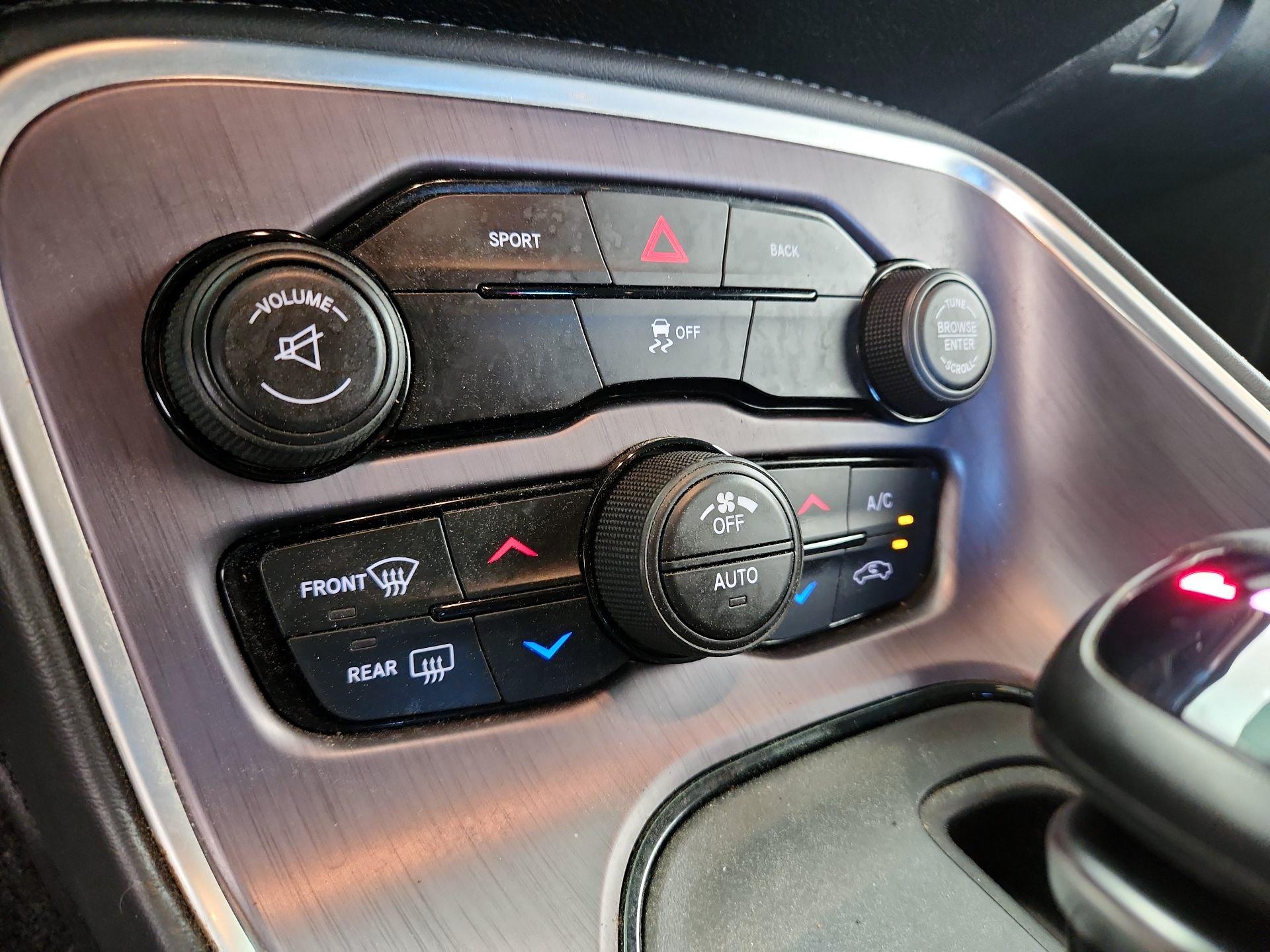 Thumbnail: 2016 Dodge Challenger - 15