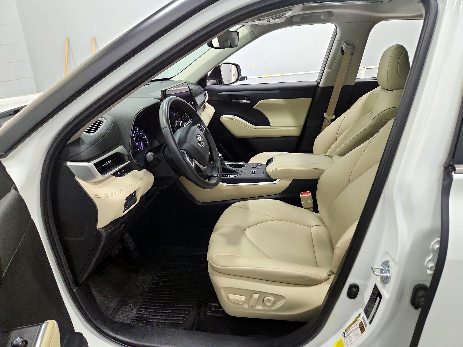 Thumbnail: 2024 Toyota Highlander - 11