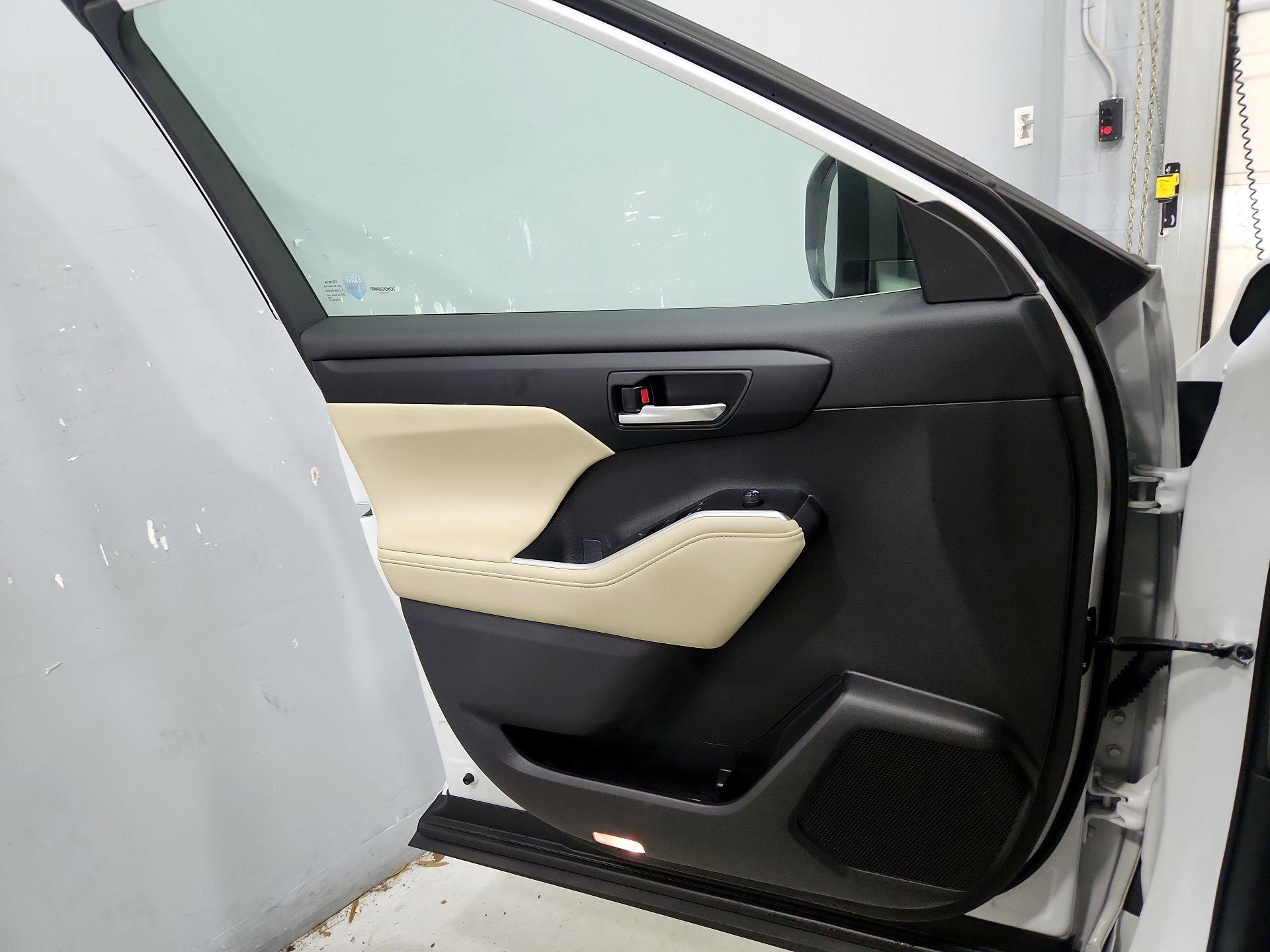 Thumbnail: 2024 Toyota Highlander - 12