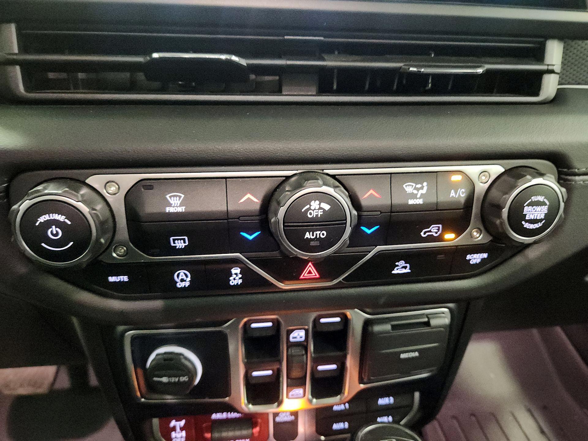 Thumbnail: 2024 Jeep Gladiator - 16