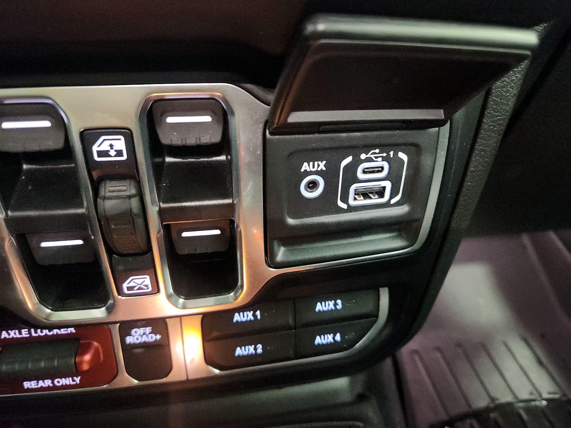 Thumbnail: 2024 Jeep Gladiator - 18