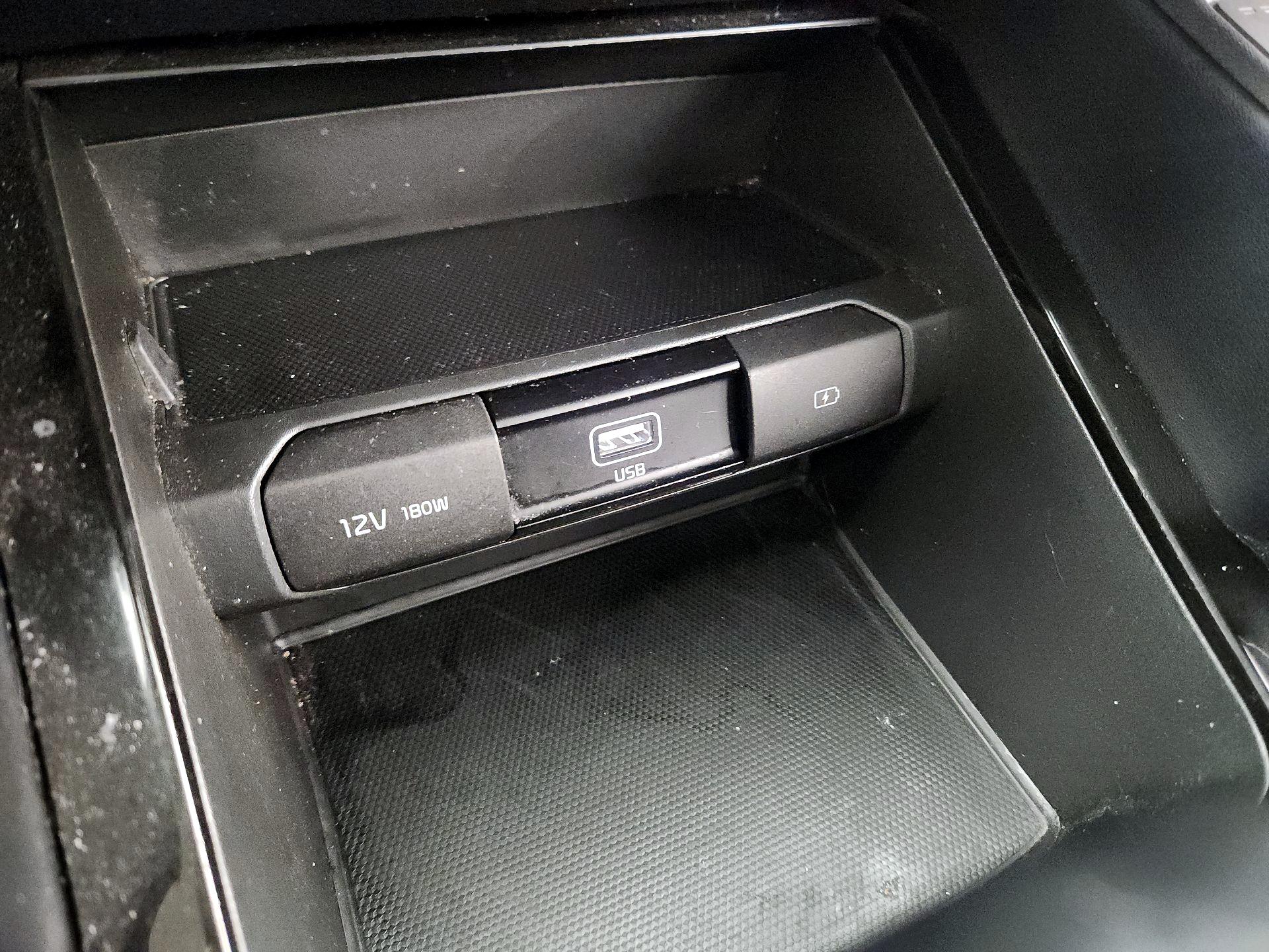 Thumbnail: 2020 Kia Telluride - 18