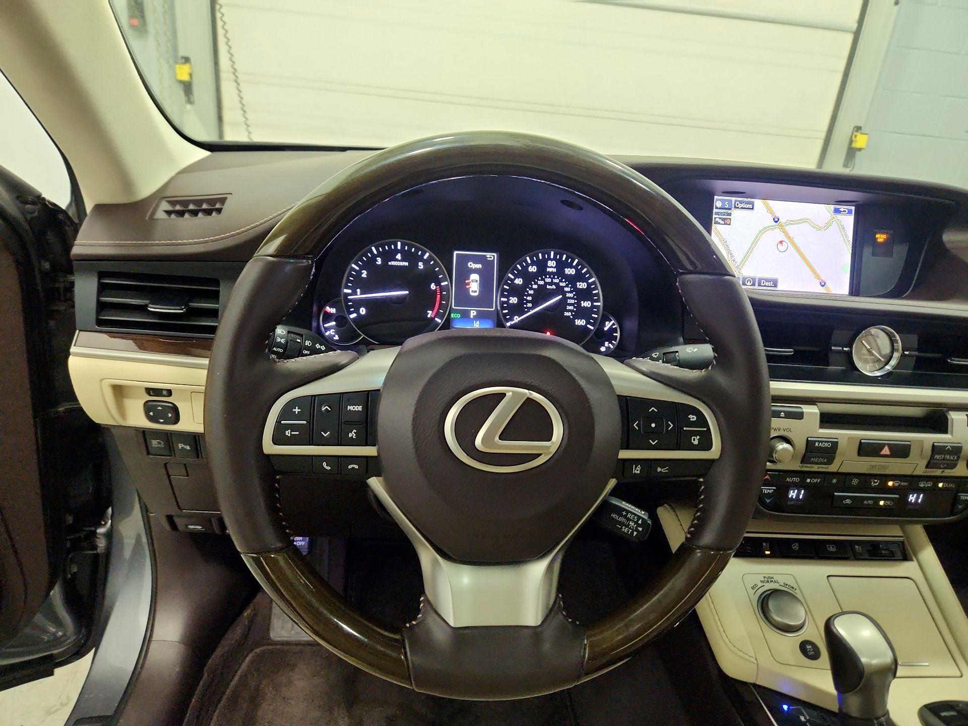 Thumbnail: 2016 Lexus ES - 10