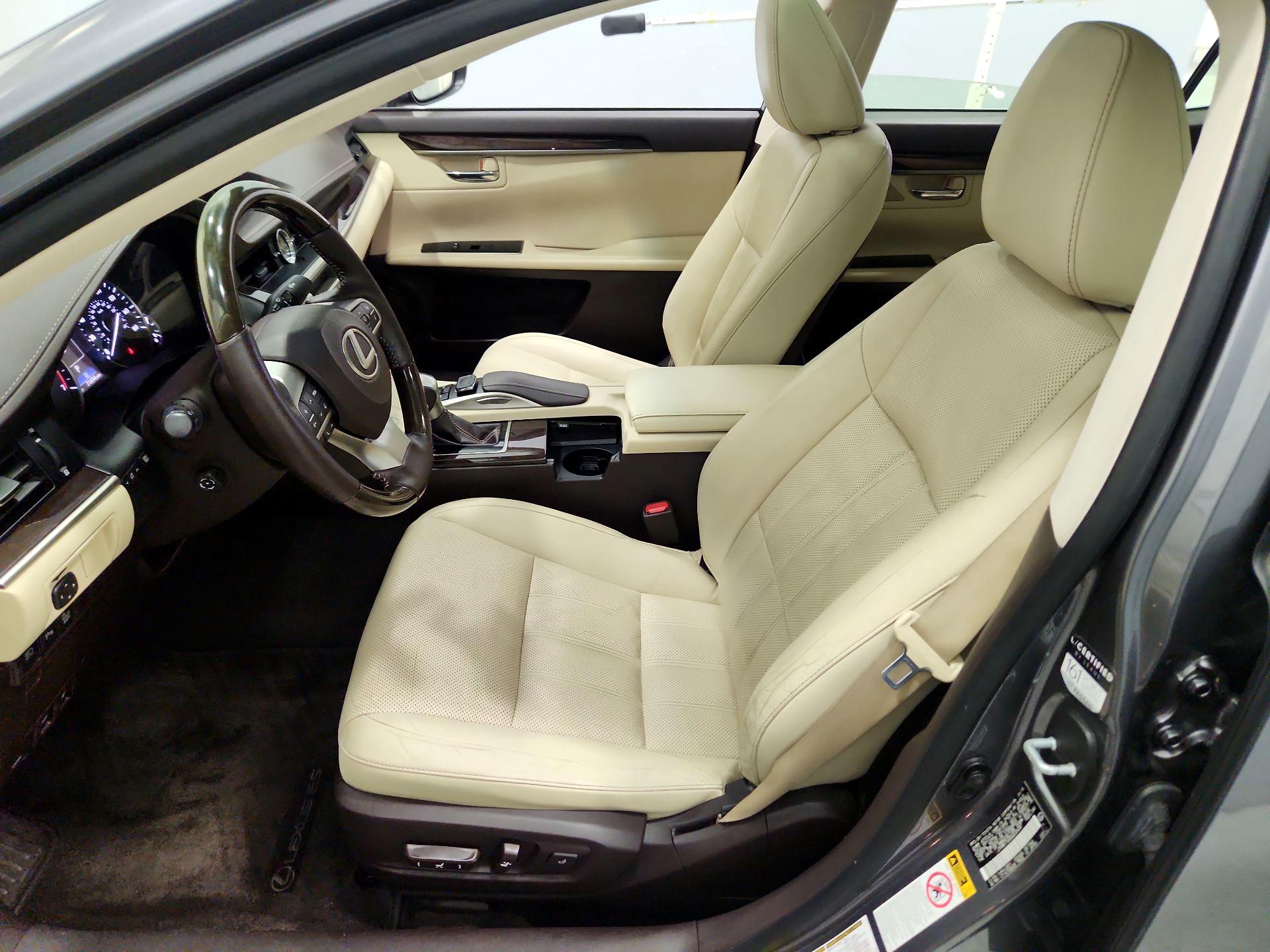 Thumbnail: 2016 Lexus ES - 11