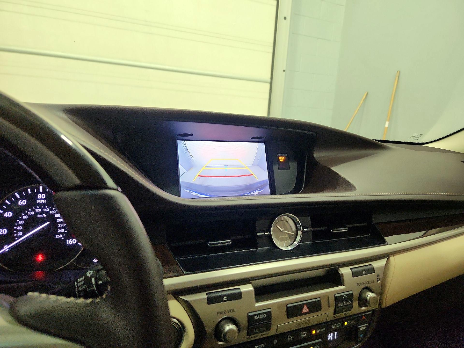 Thumbnail: 2016 Lexus ES - 15