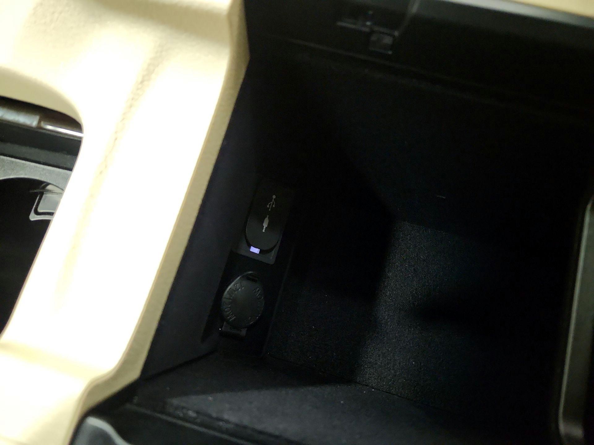 Thumbnail: 2016 Lexus ES - 19