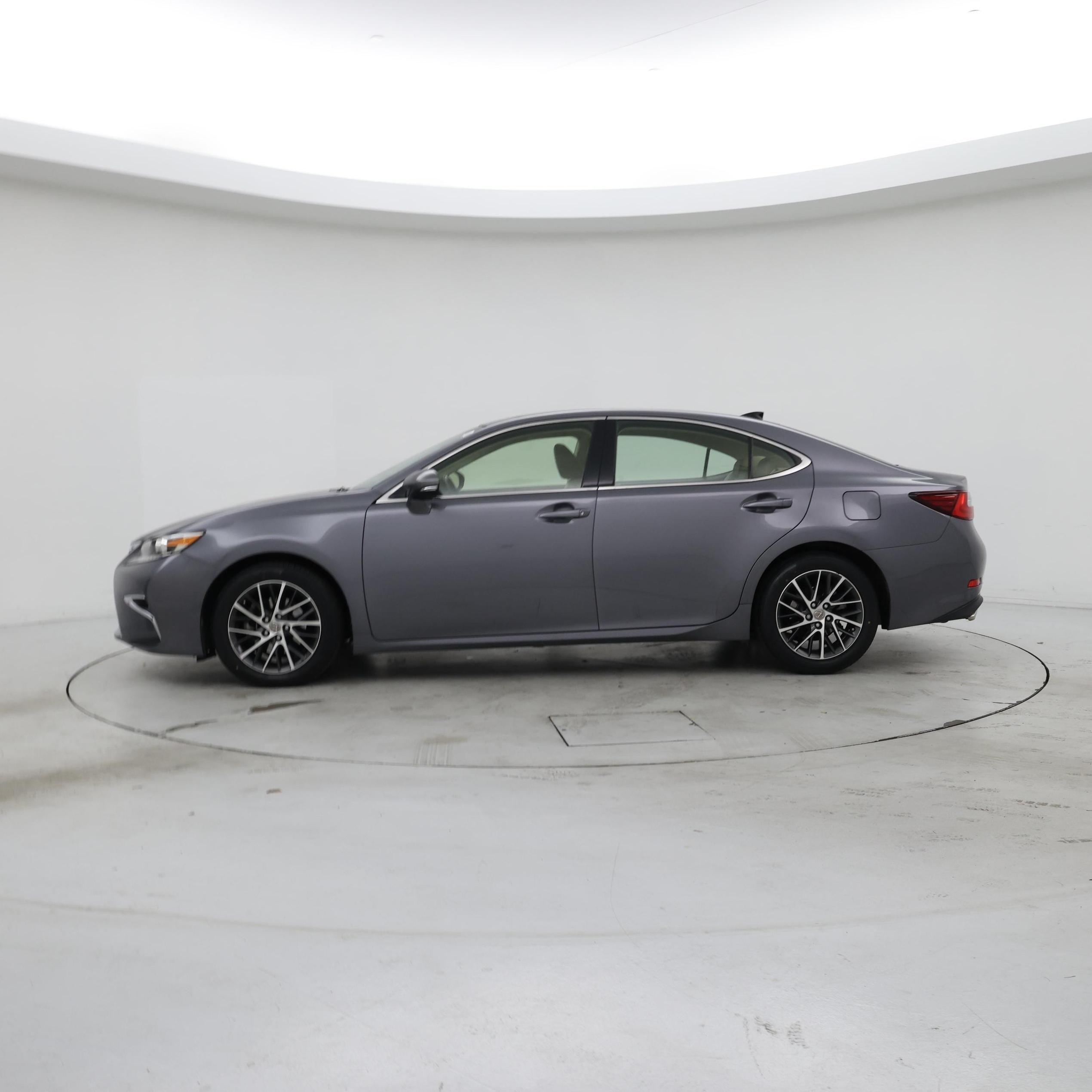 Thumbnail: 2016 Lexus ES - 3