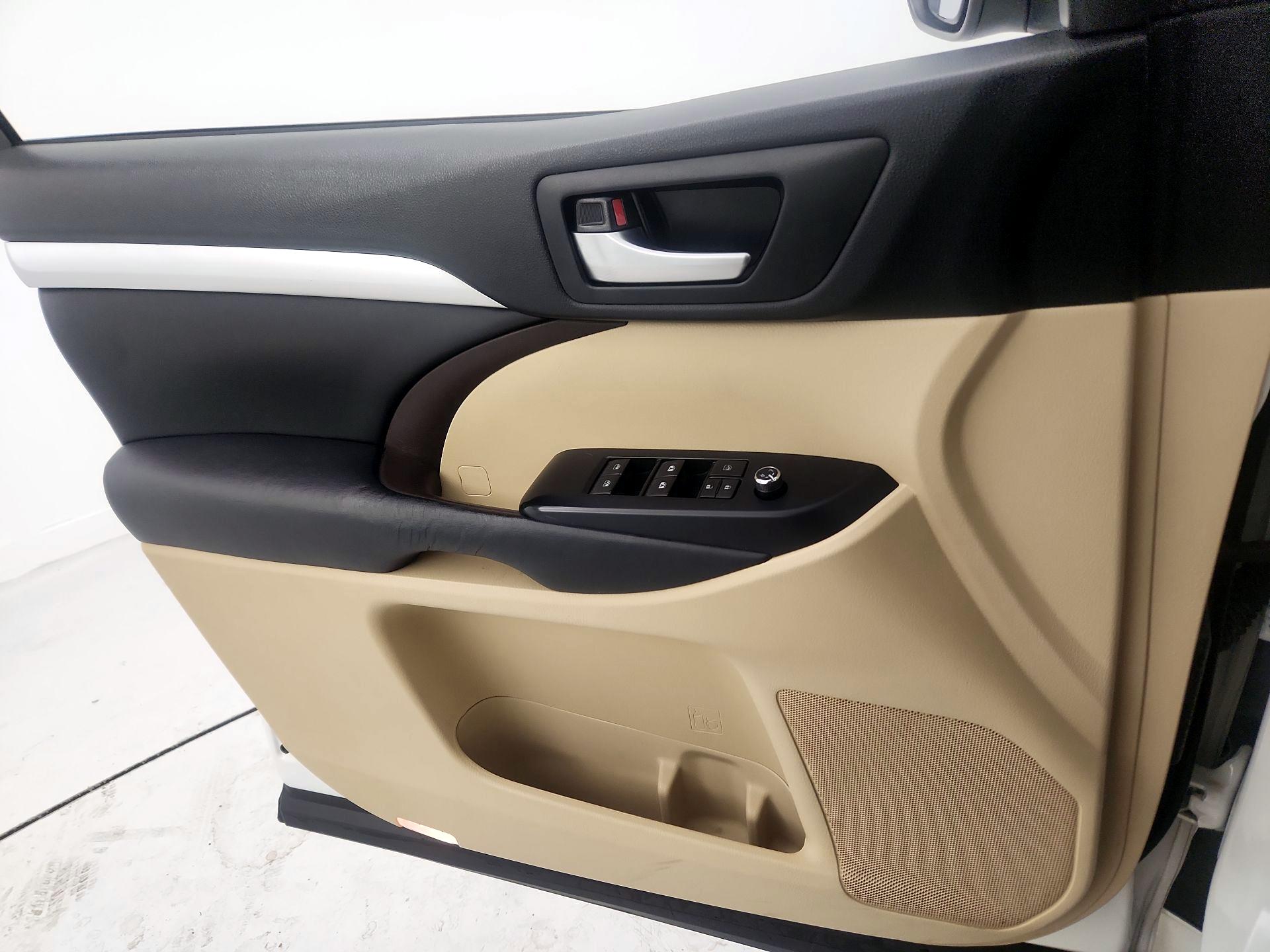 Thumbnail: 2018 Toyota Highlander - 12