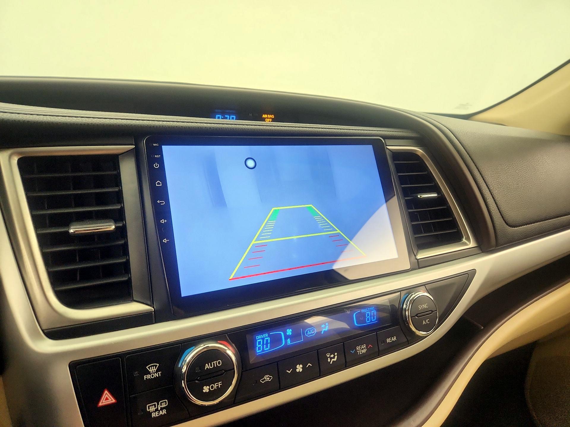 Thumbnail: 2018 Toyota Highlander - 14