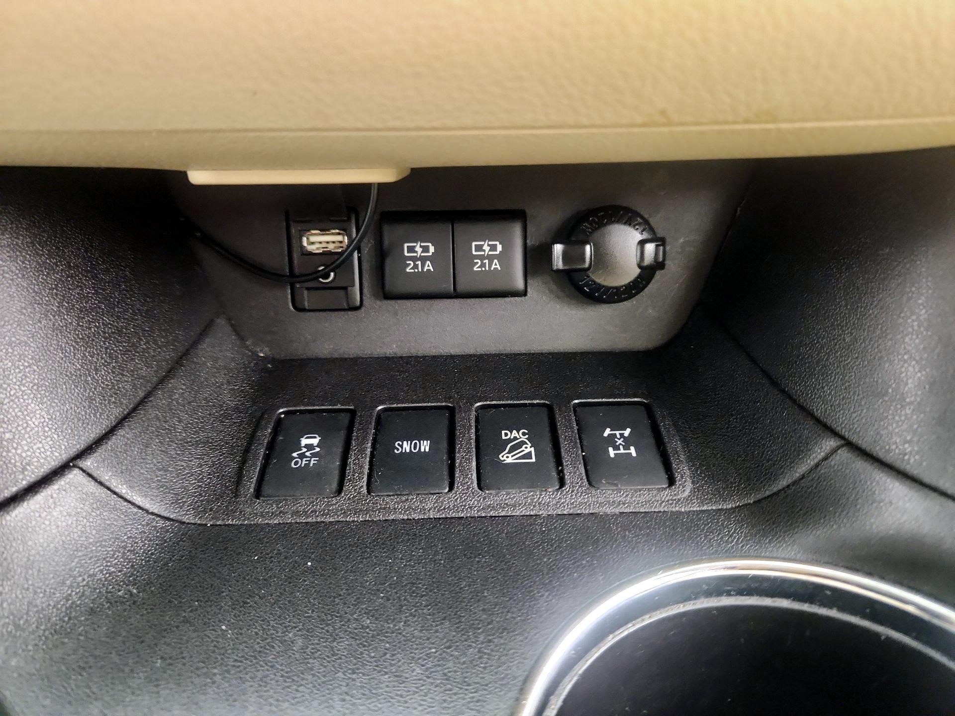 Thumbnail: 2018 Toyota Highlander - 18