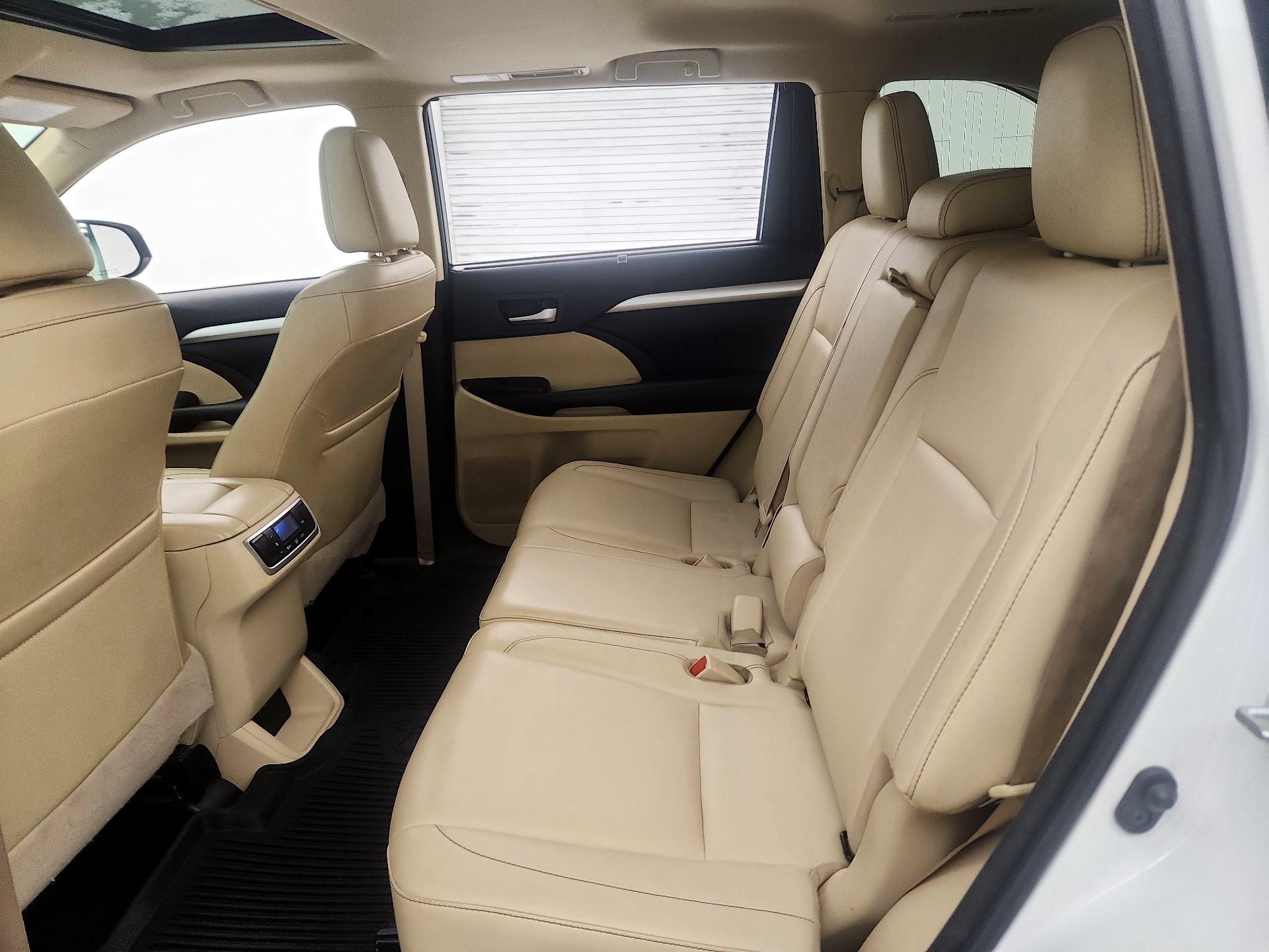 Thumbnail: 2018 Toyota Highlander - 20