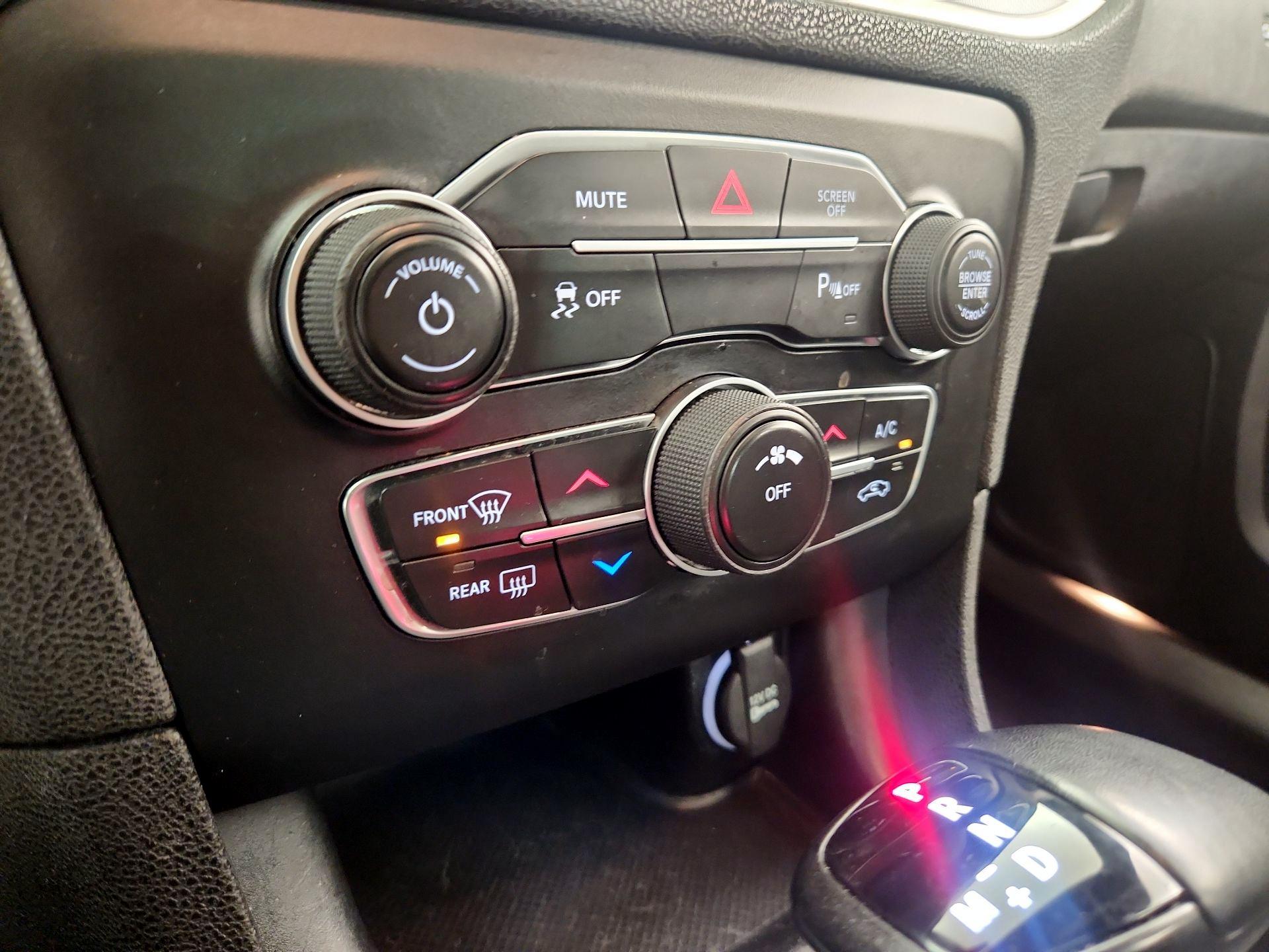 Thumbnail: 2022 Dodge Charger - 16