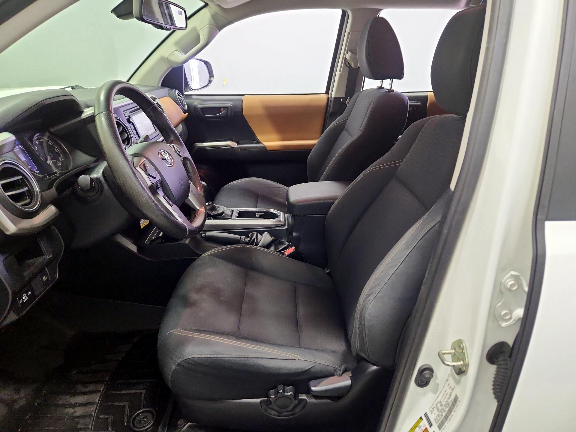 Thumbnail: 2019 Toyota Tacoma - 11