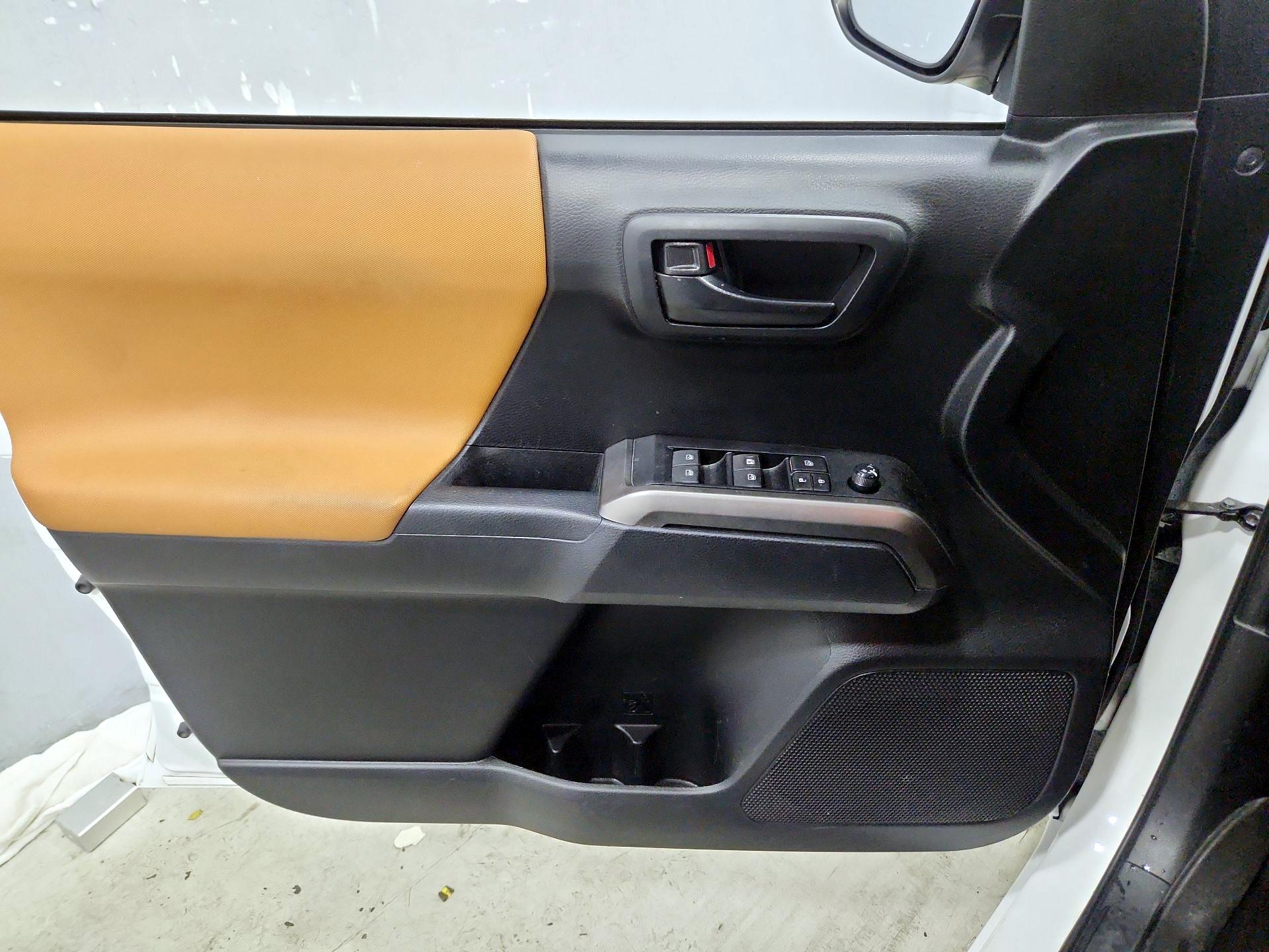 Thumbnail: 2019 Toyota Tacoma - 12