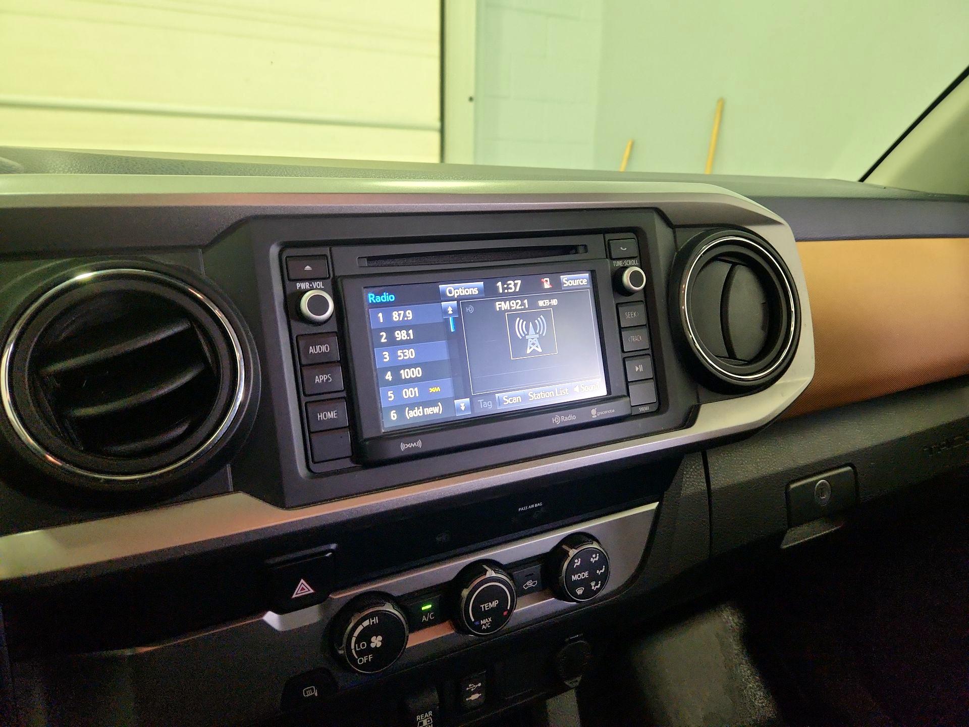 Thumbnail: 2019 Toyota Tacoma - 15