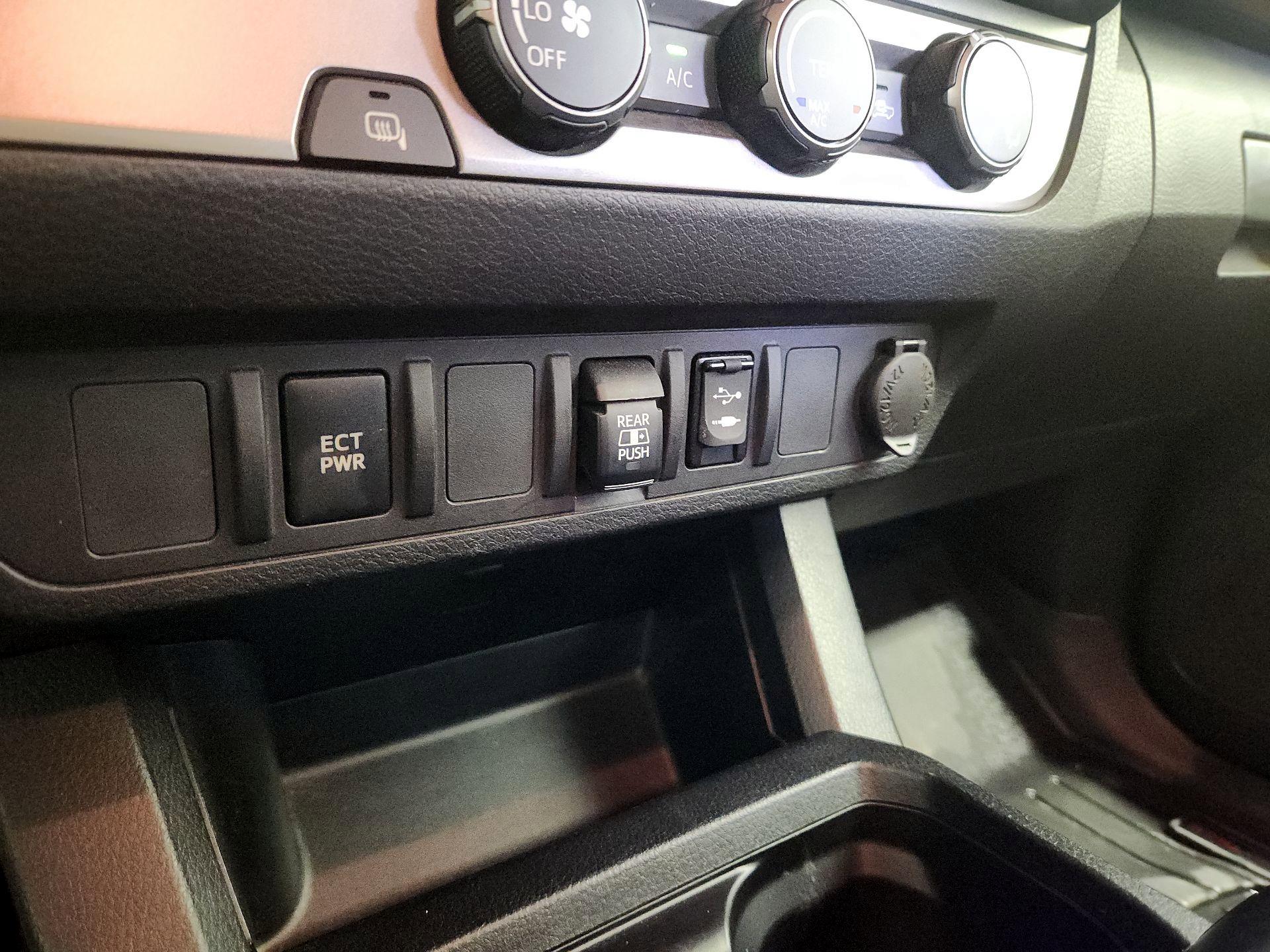 Thumbnail: 2019 Toyota Tacoma - 18