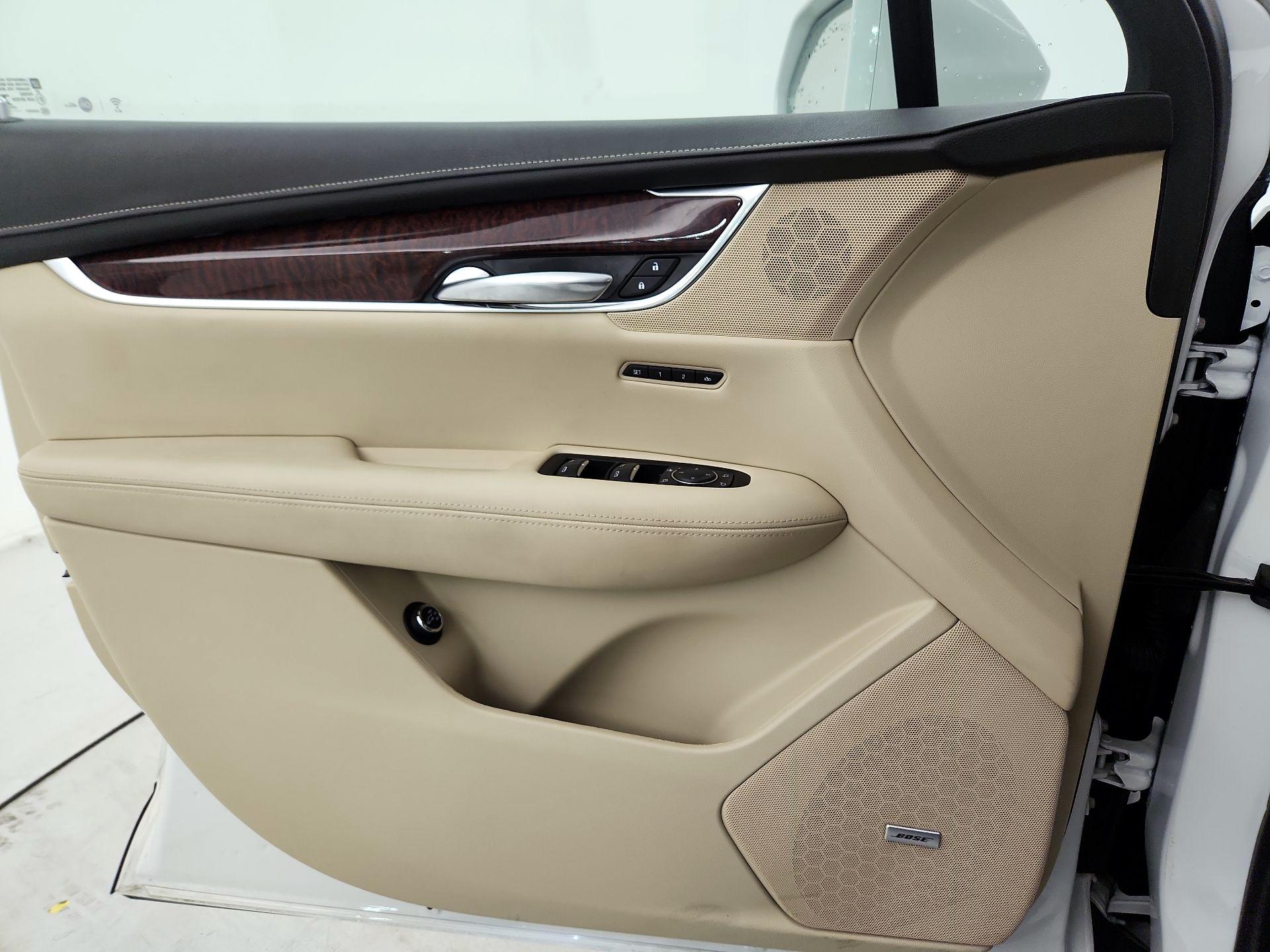 Thumbnail: 2018 Cadillac XT5 - 10