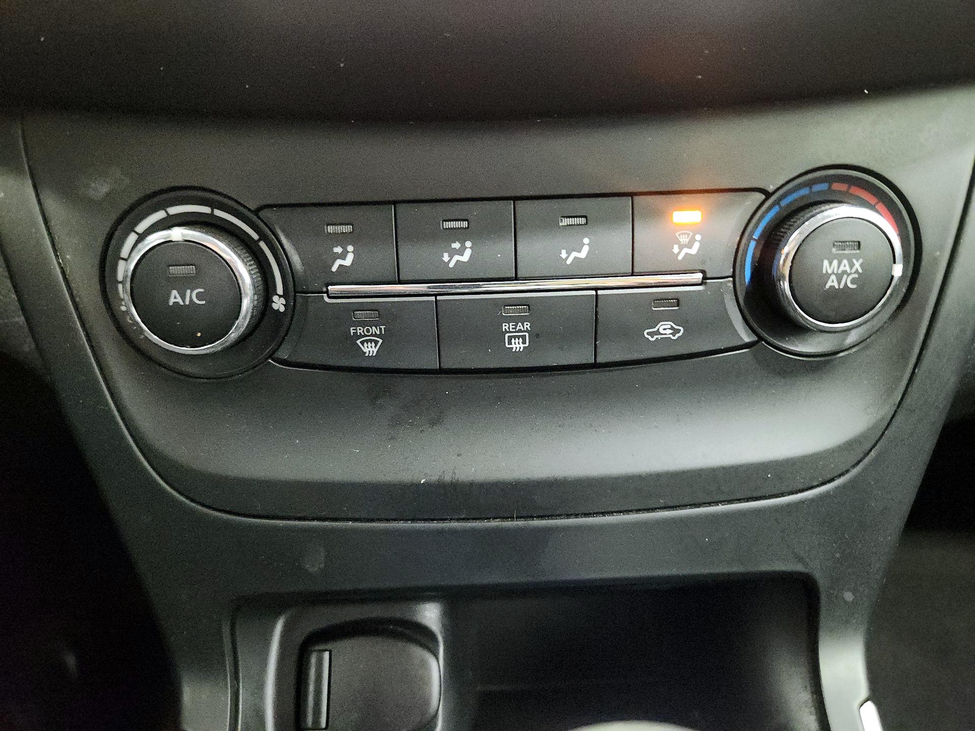 Thumbnail: 2018 Nissan Sentra - 16