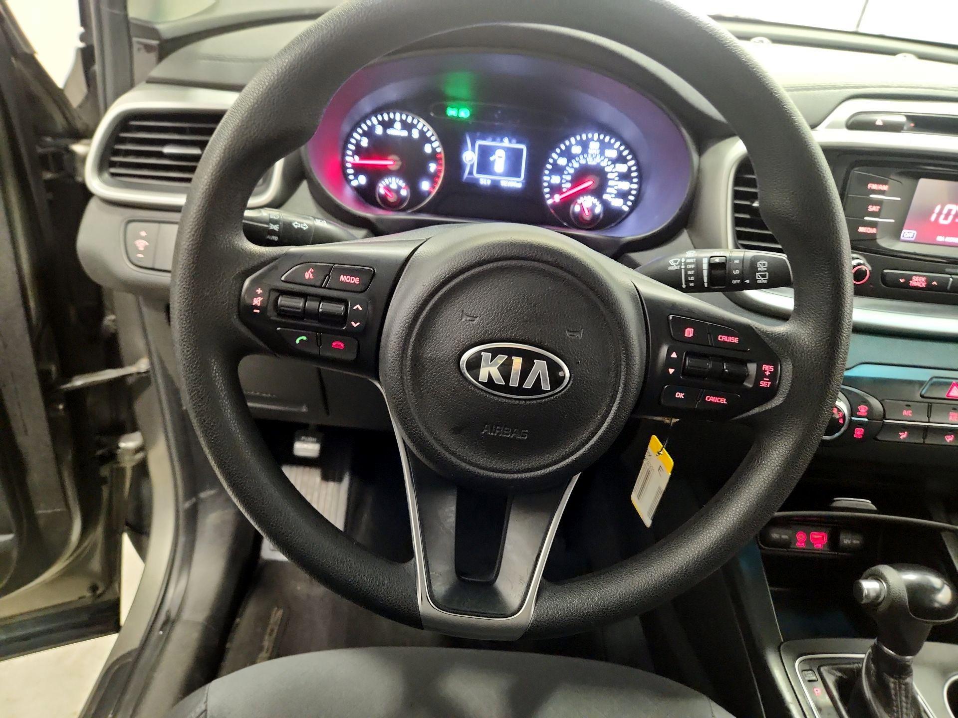Thumbnail: 2016 Kia Sorento - 10