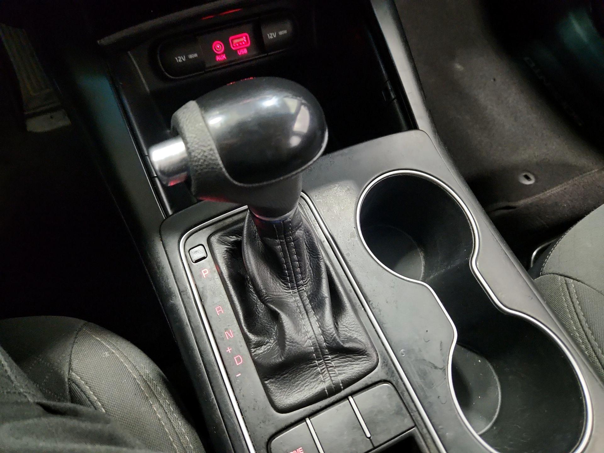 Thumbnail: 2016 Kia Sorento - 17