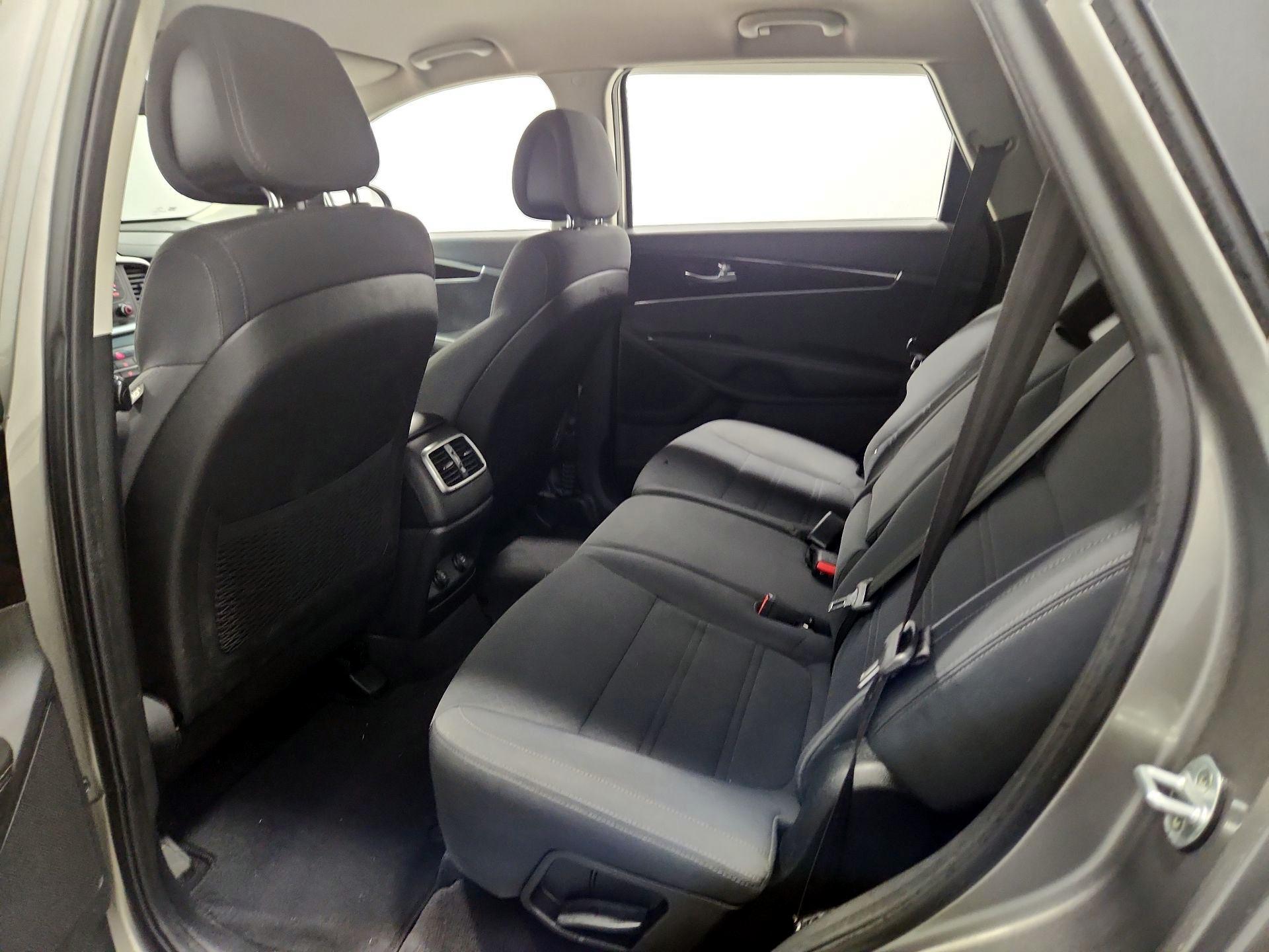 Thumbnail: 2016 Kia Sorento - 19