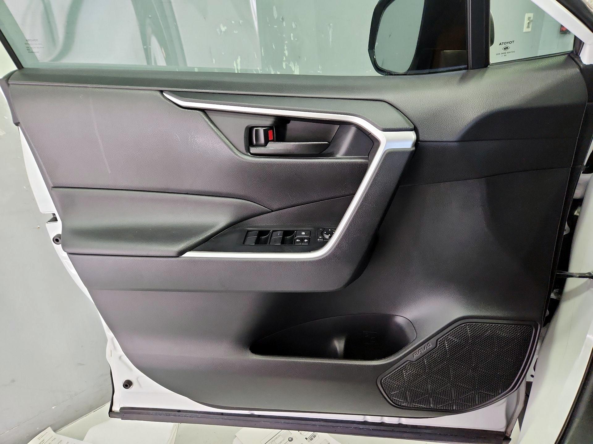 Thumbnail: 2021 Toyota RAV4 - 12