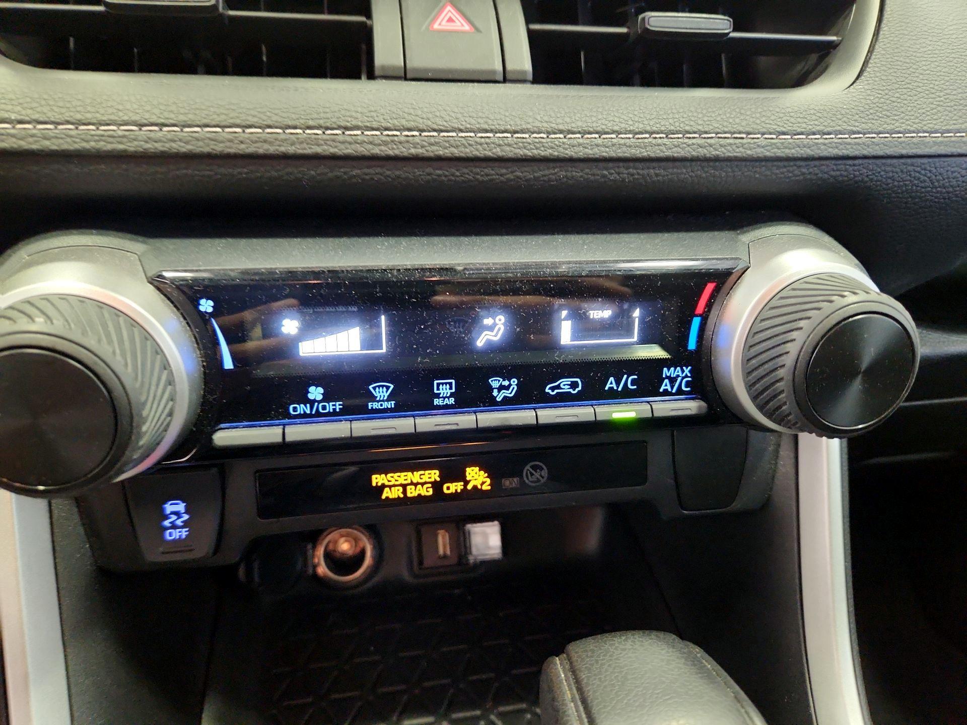 Thumbnail: 2021 Toyota RAV4 - 16