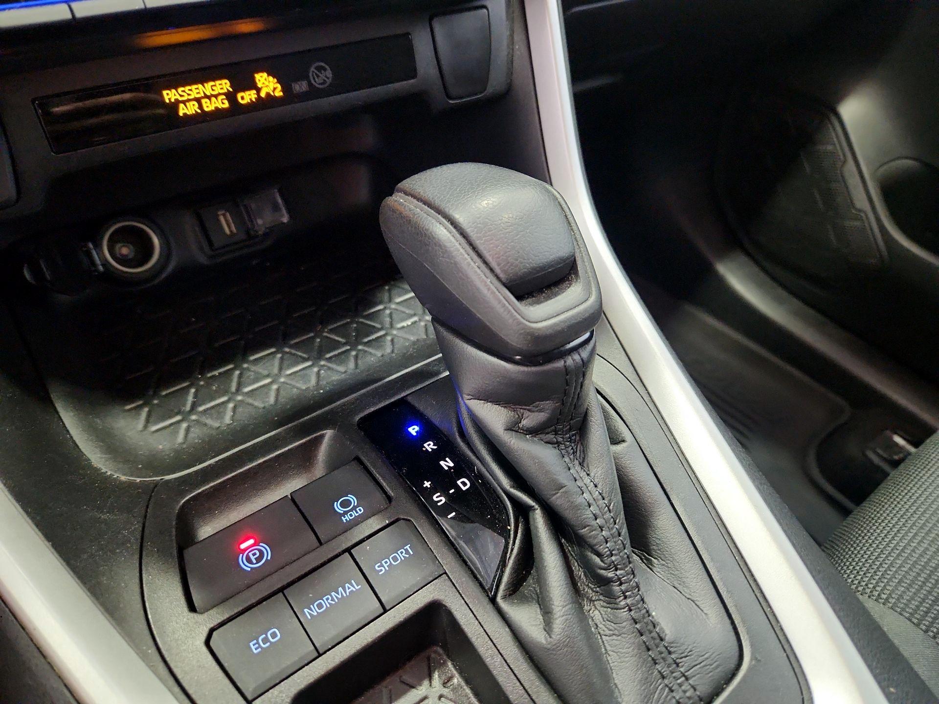 Thumbnail: 2021 Toyota RAV4 - 17