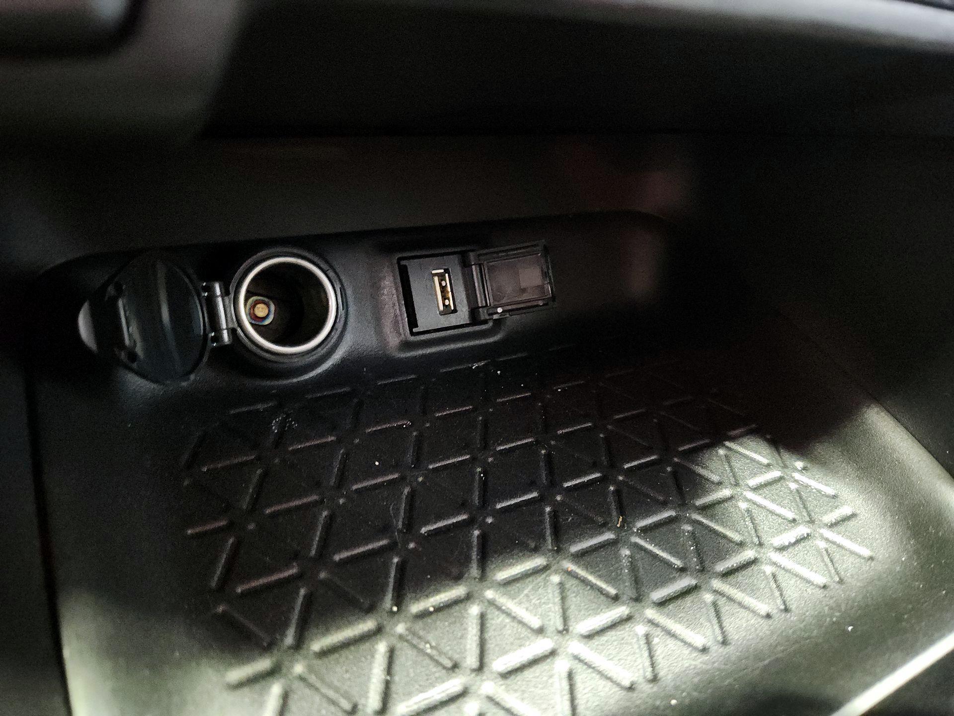 Thumbnail: 2021 Toyota RAV4 - 18