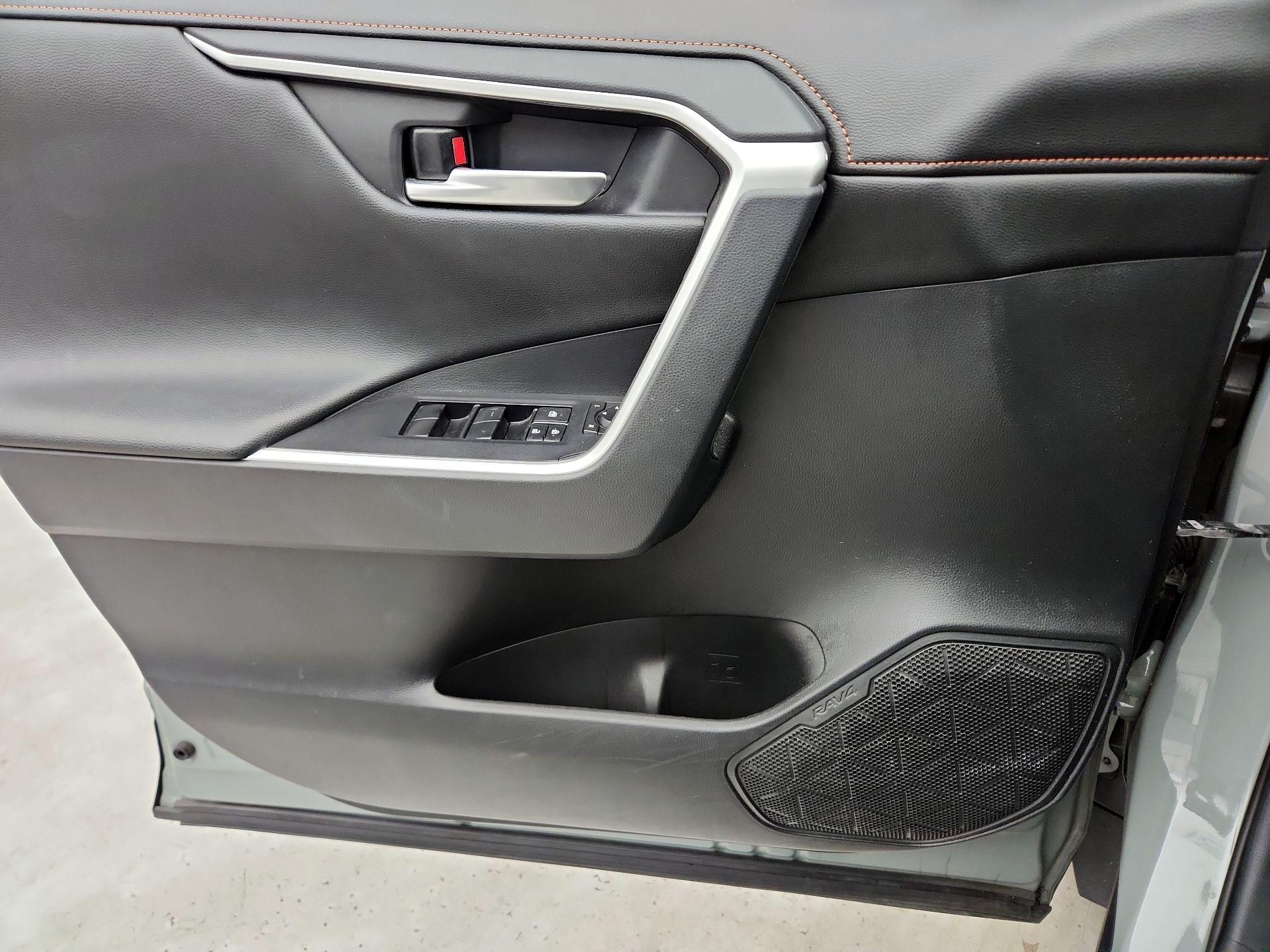 Thumbnail: 2019 Toyota RAV4 - 12