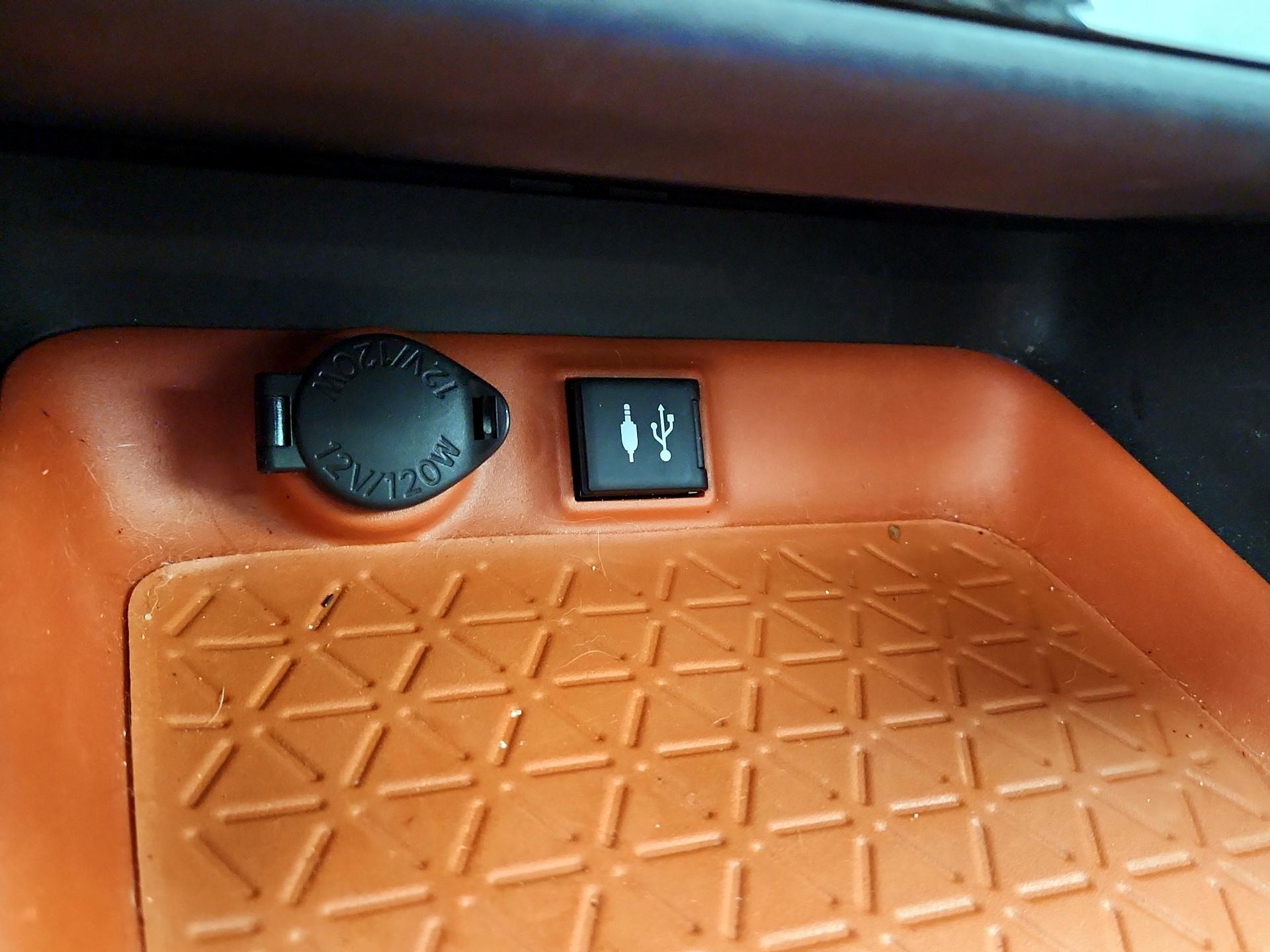 Thumbnail: 2019 Toyota RAV4 - 18