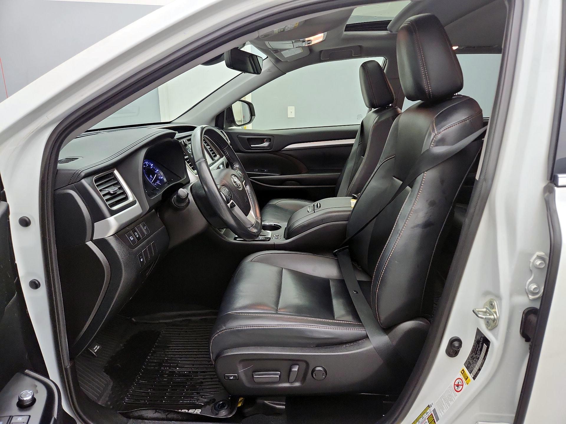 Thumbnail: 2019 Toyota Highlander - 11