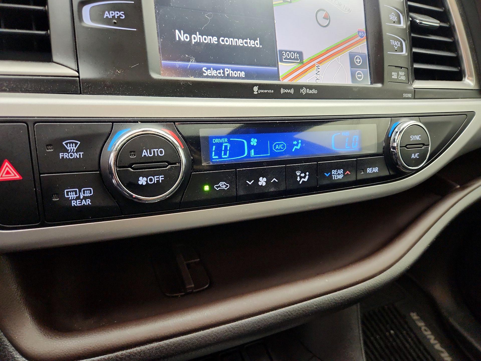 Thumbnail: 2019 Toyota Highlander - 17