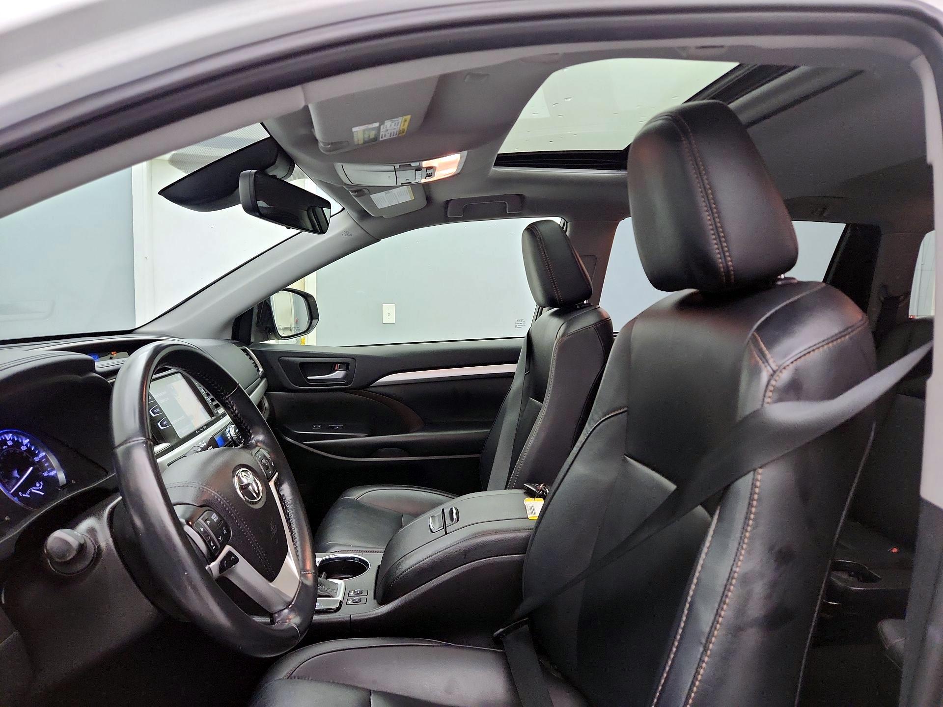 Thumbnail: 2019 Toyota Highlander - 20