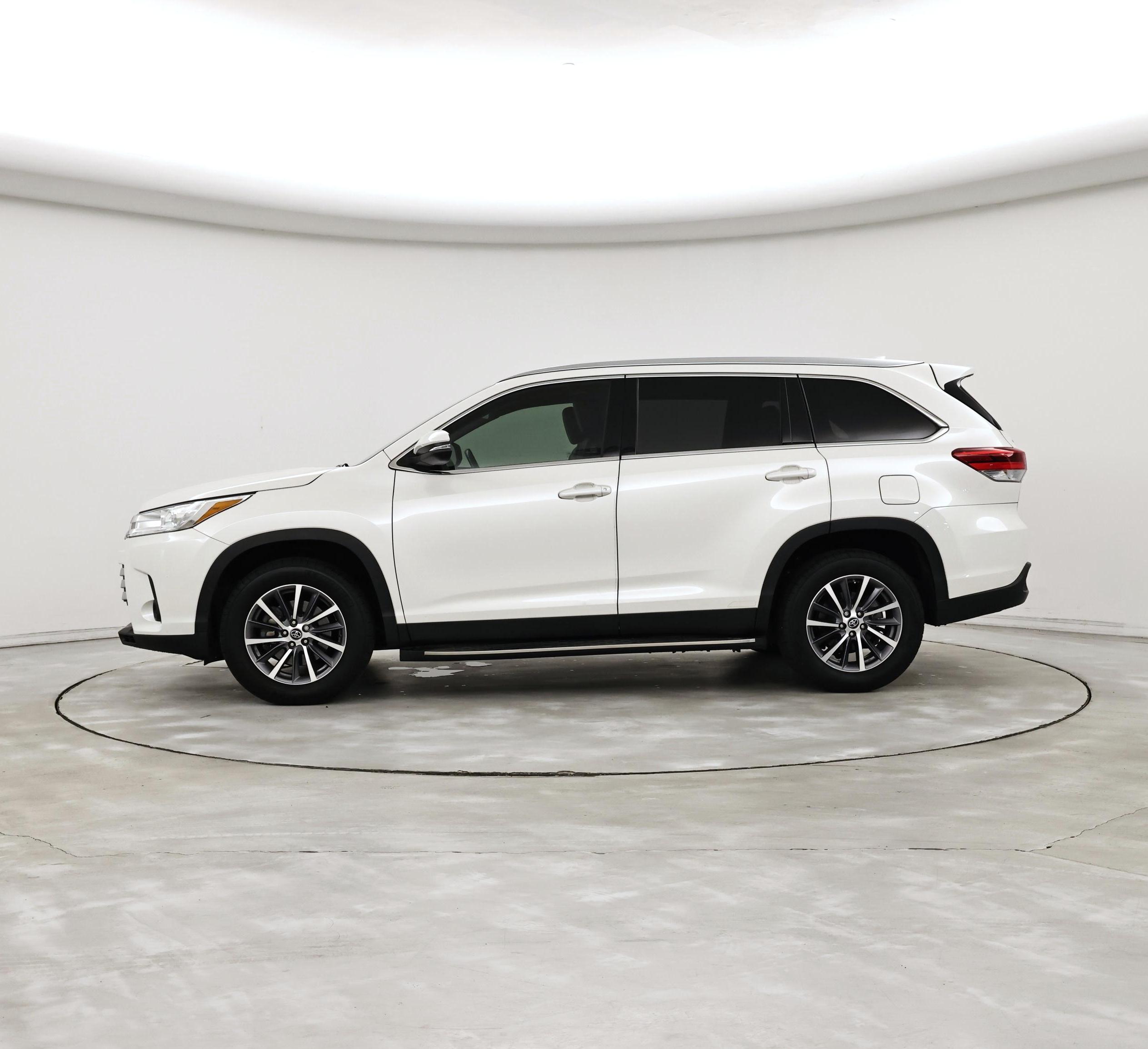 Thumbnail: 2019 Toyota Highlander - 3